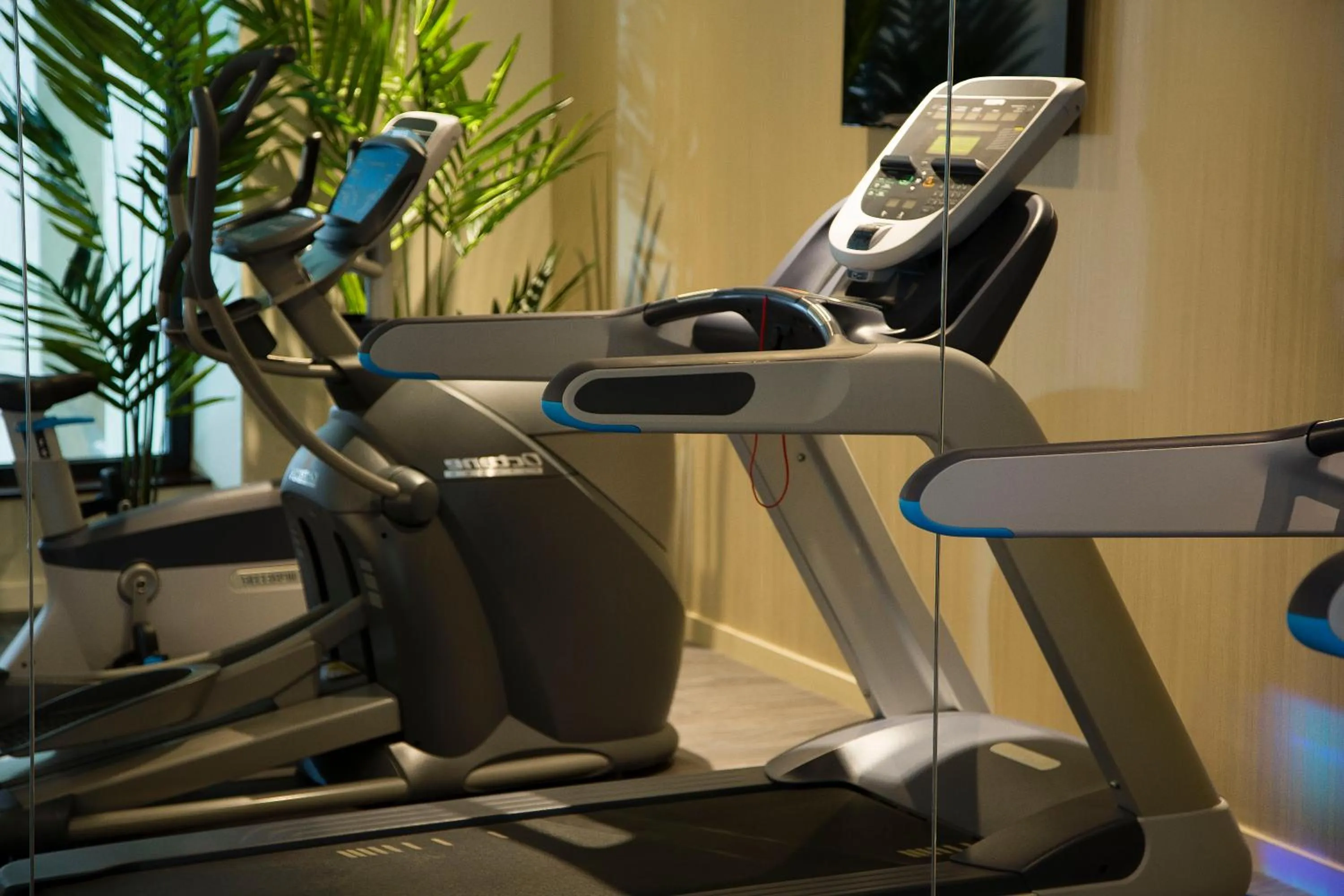 Fitness centre/facilities in Hôtel Oceania Le Métropole