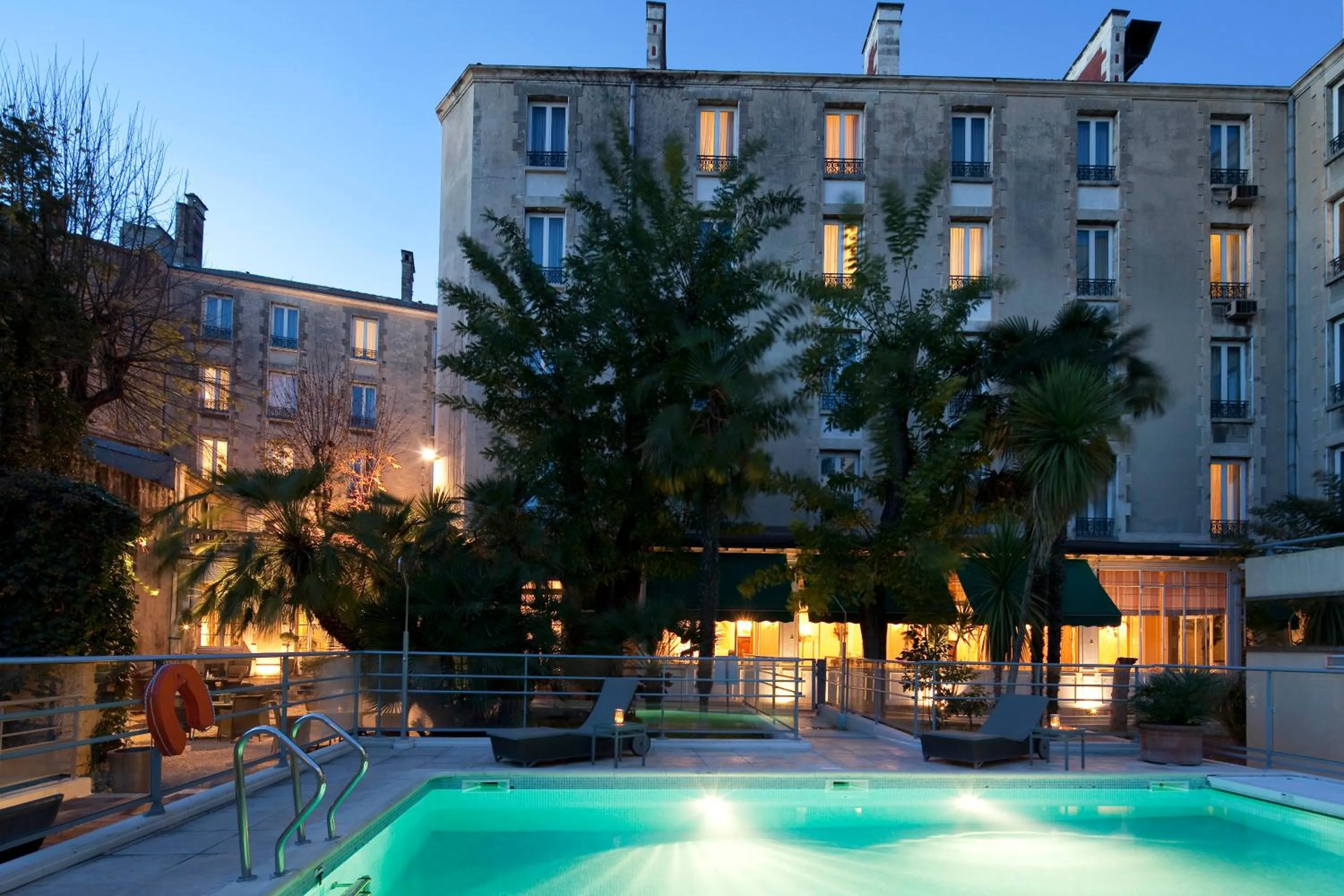 Swimming pool in Hôtel Oceania Le Métropole