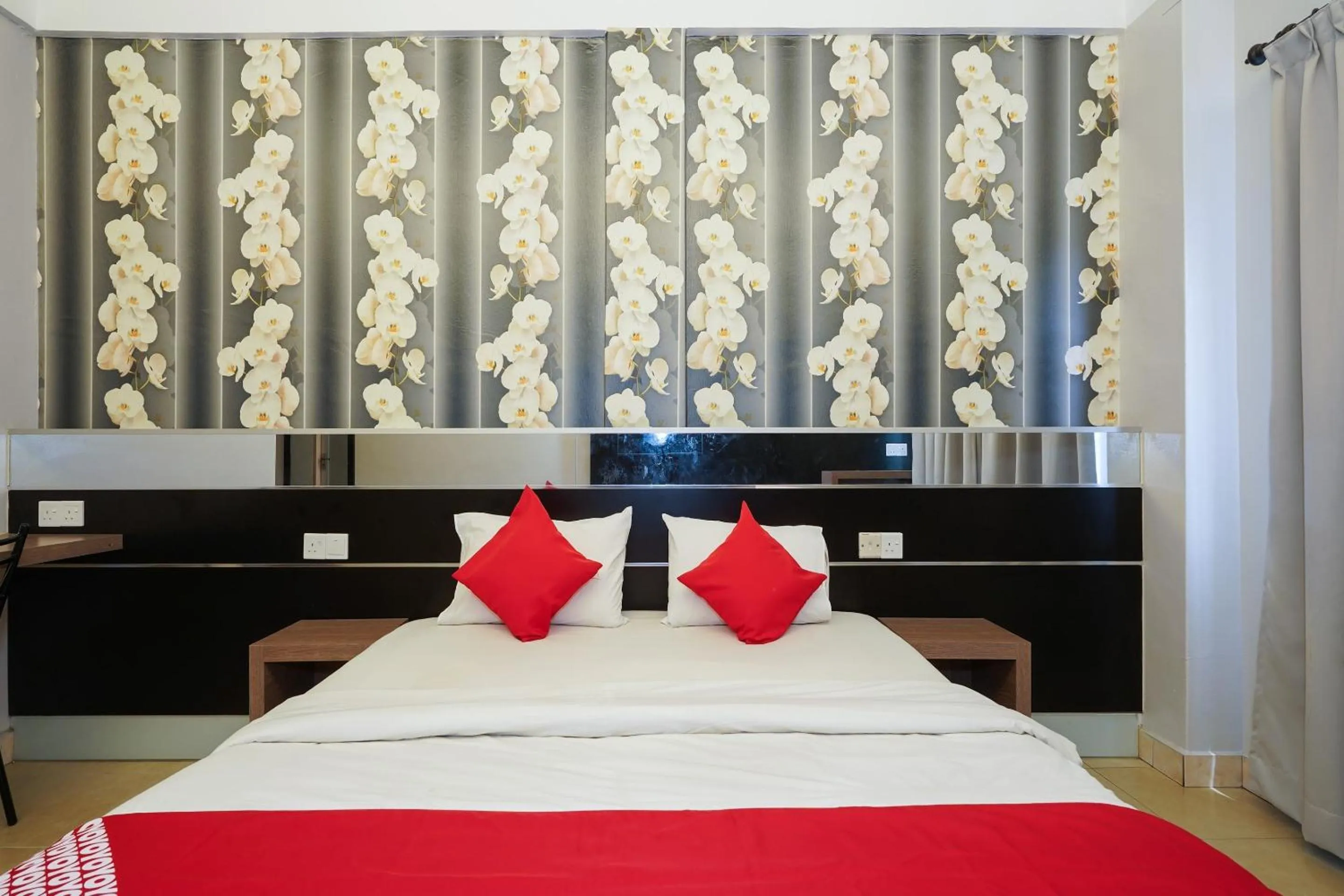 Bedroom, Bed in Hotel O Hotel Orchard Inn