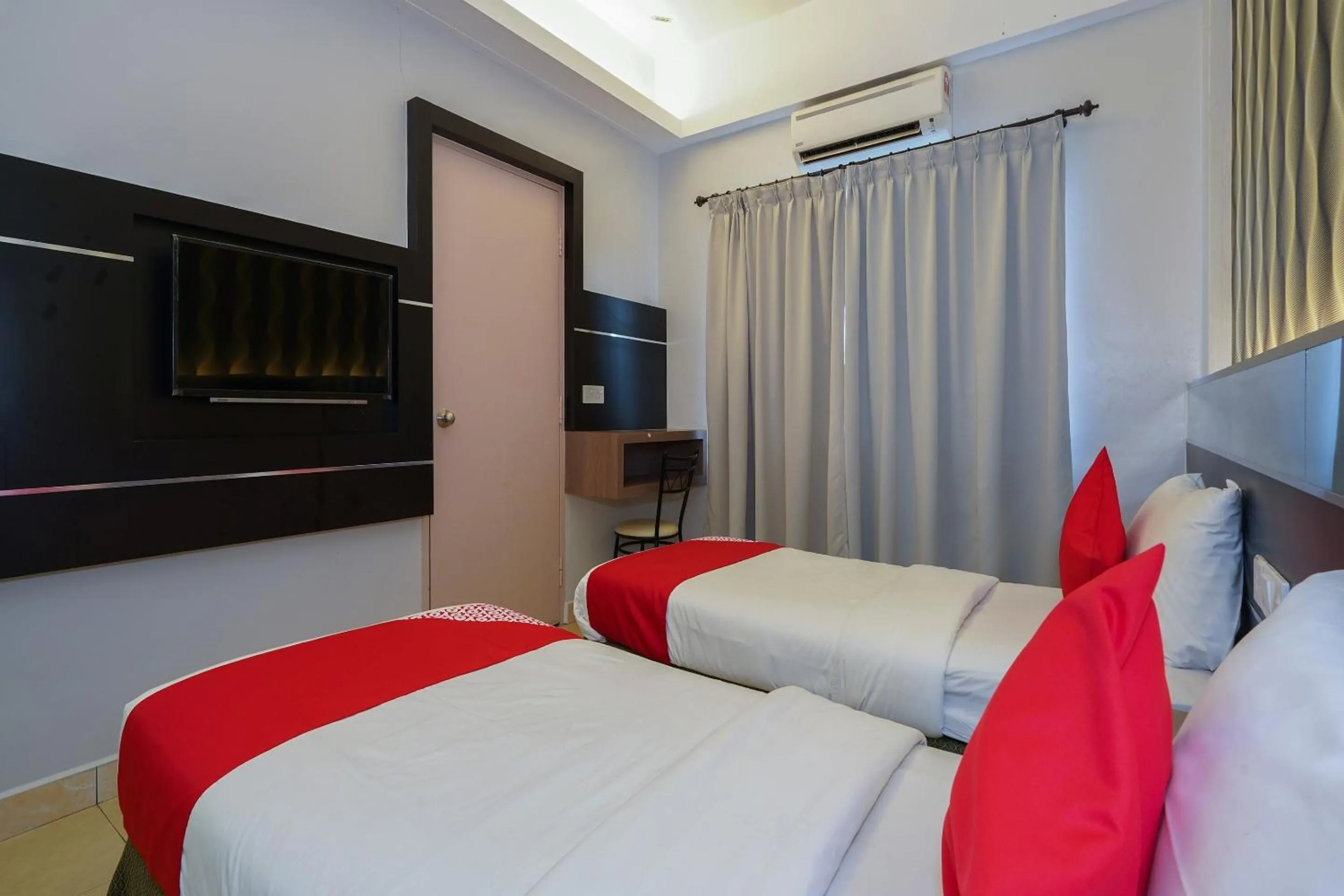 Bedroom, Bed in Hotel O Hotel Orchard Inn