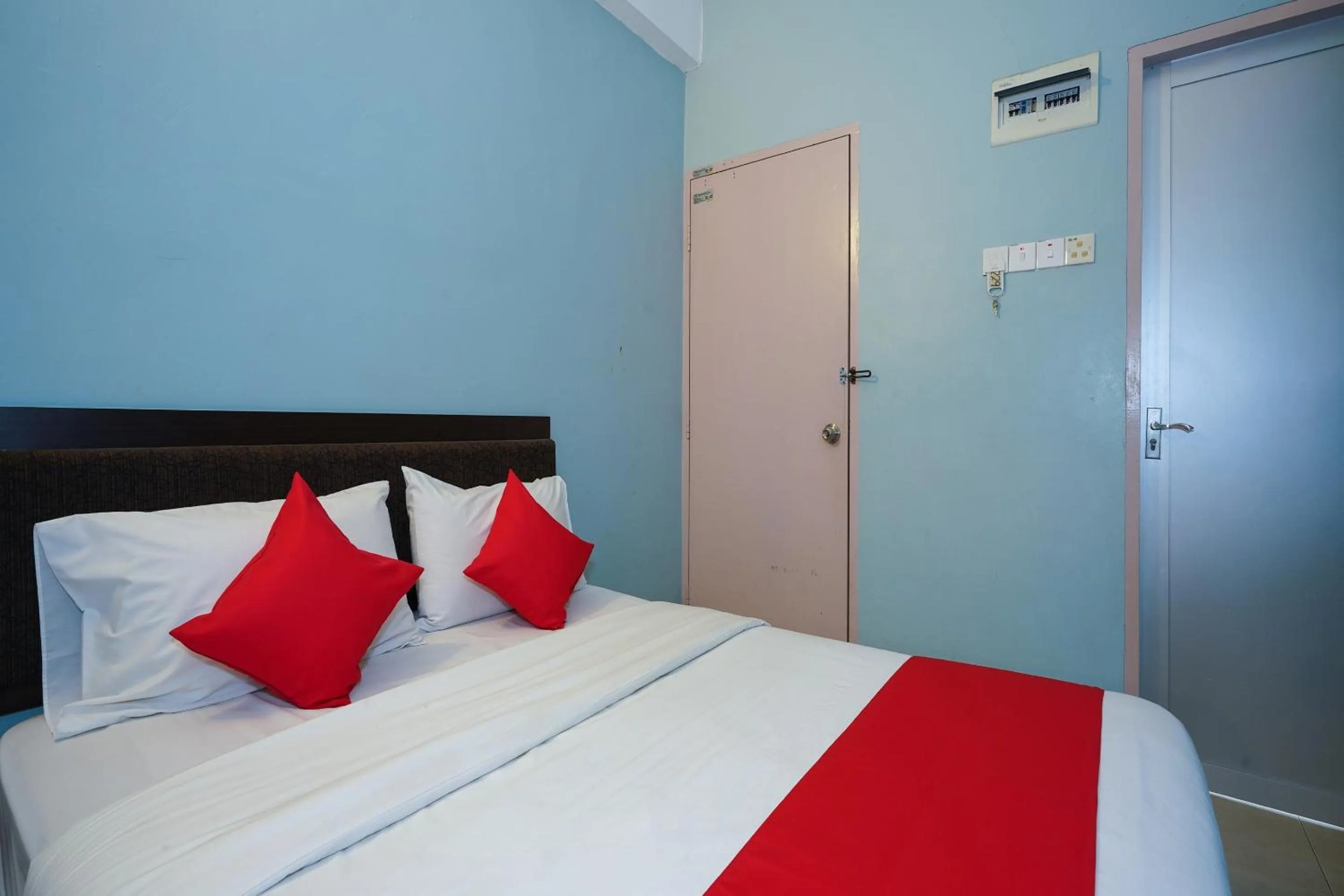 Bedroom, Bed in Hotel O Hotel Orchard Inn