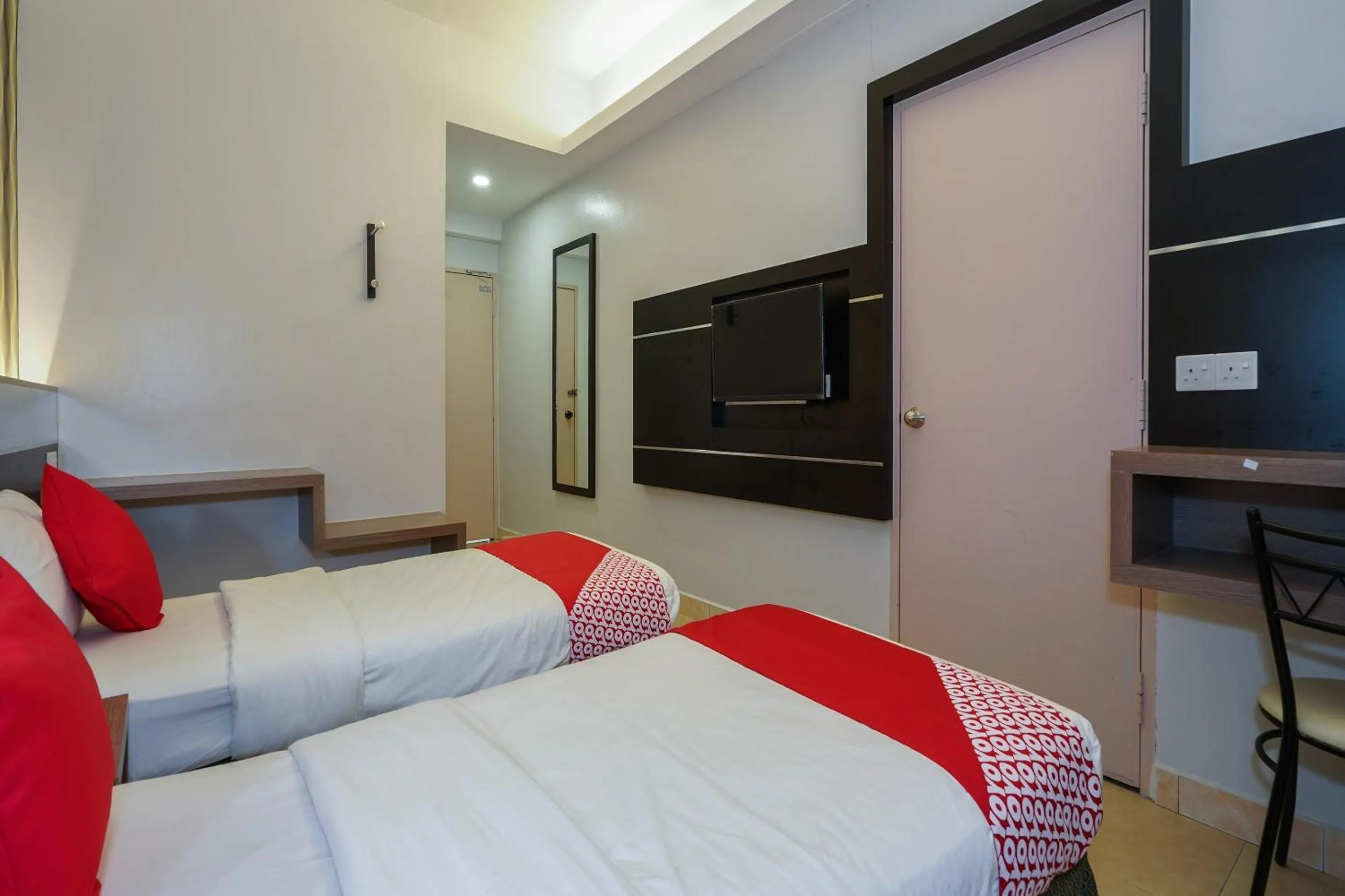 Bedroom, Bed in Hotel O Hotel Orchard Inn