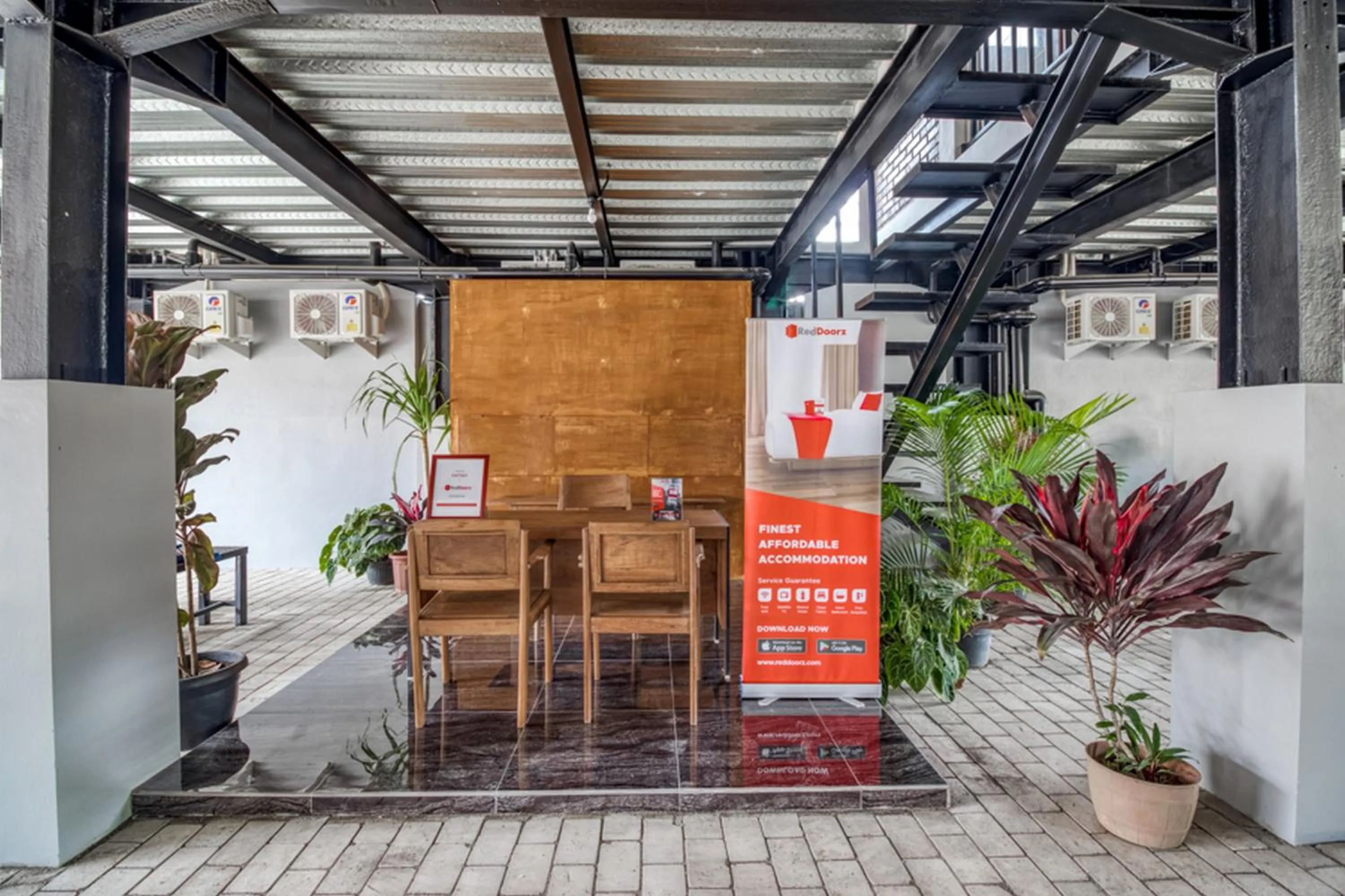 Facade/entrance in RedDoorz Syariah @ Babadan Baru Jakal