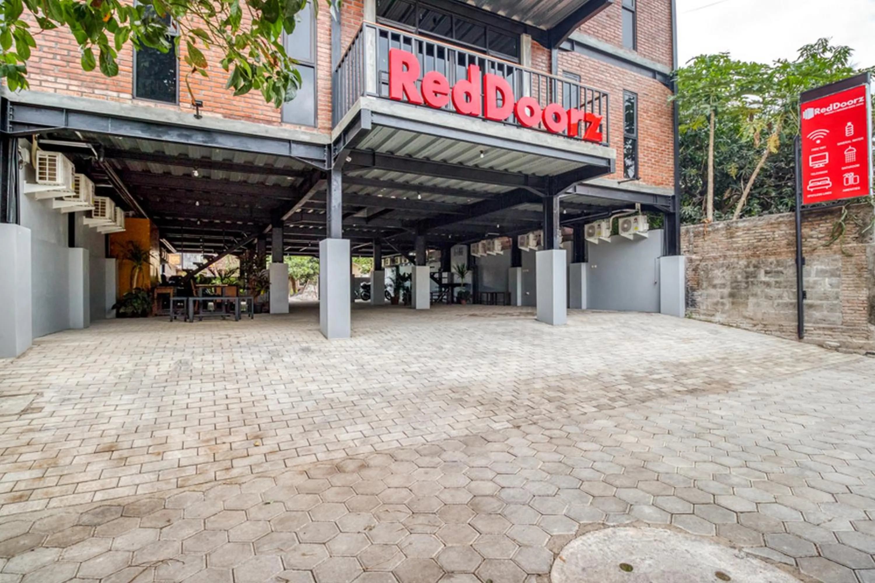 Property building in RedDoorz Syariah @ Babadan Baru Jakal