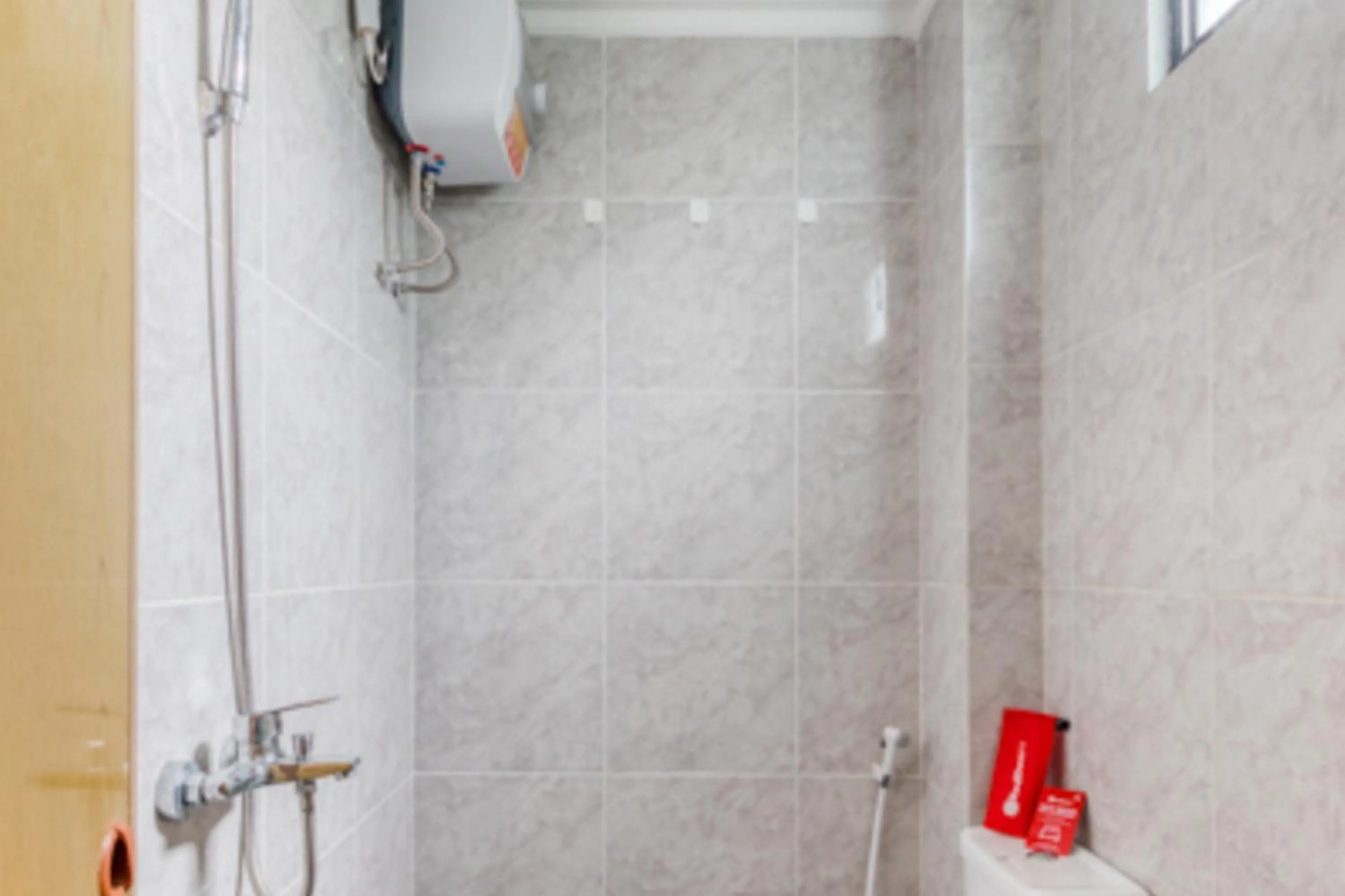 Bathroom in RedDoorz Syariah @ Babadan Baru Jakal