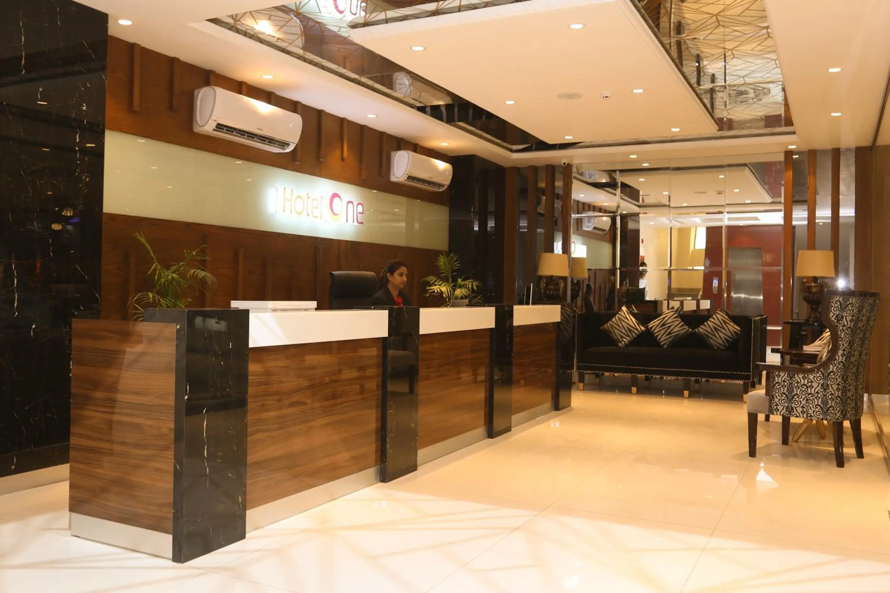 Lobby or reception in Hotel One Rahim Yar Khan Club Road