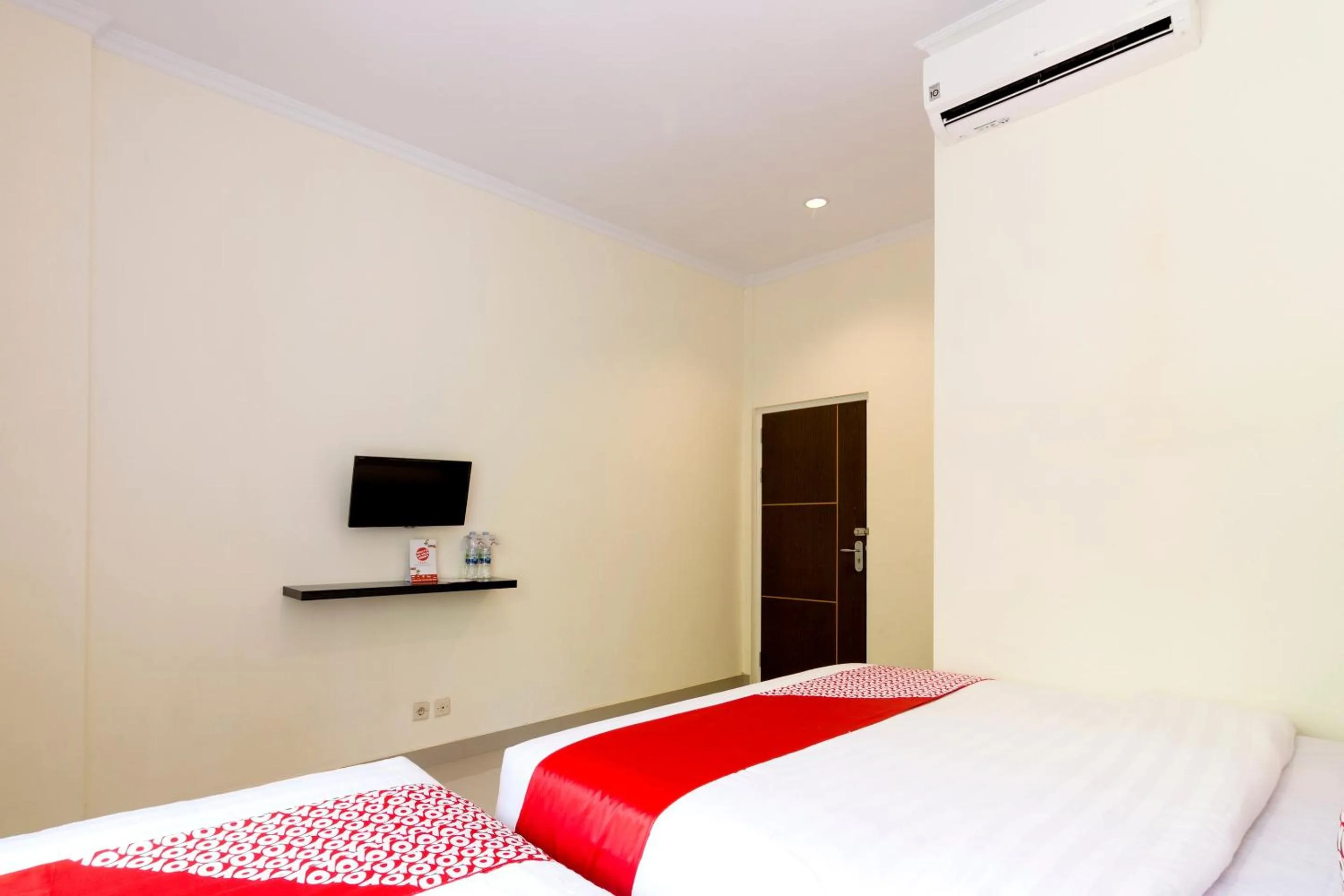 Bedroom, Bed in Hotel O Travel-inn