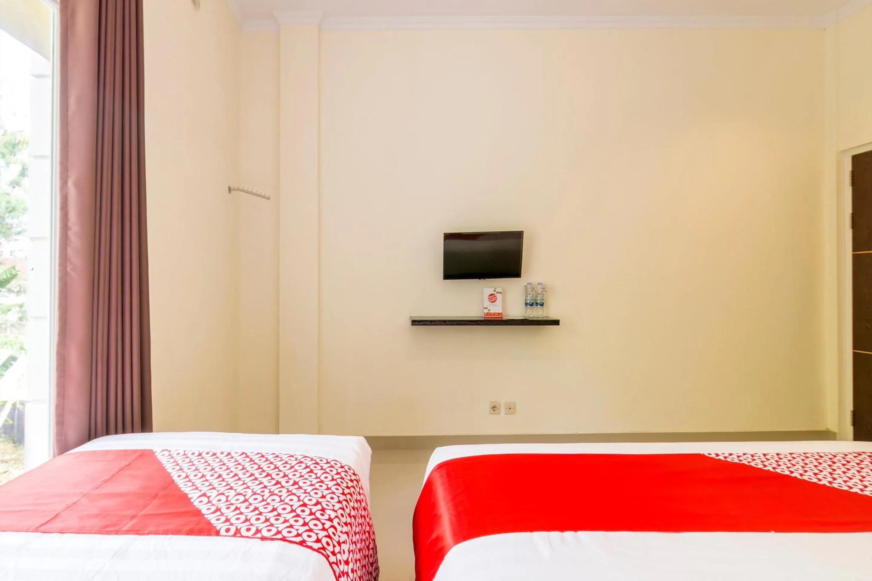 Bedroom, Bed in Hotel O Travel-inn