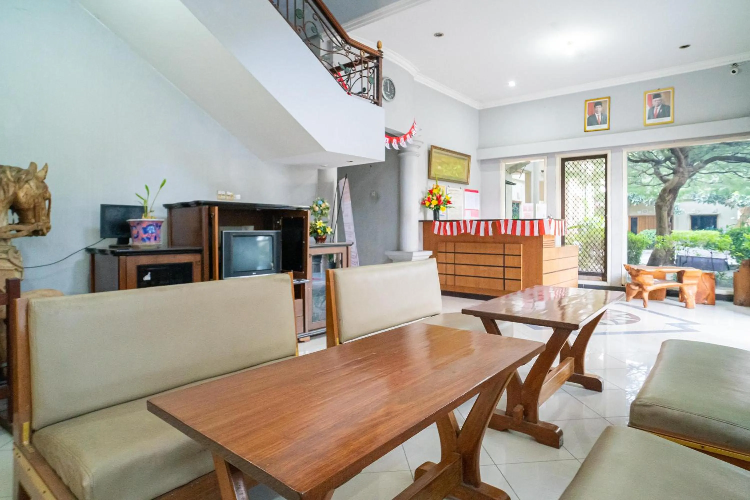 Lobby or reception in RedDoorz near Rumah Sakit Baptis Kediri