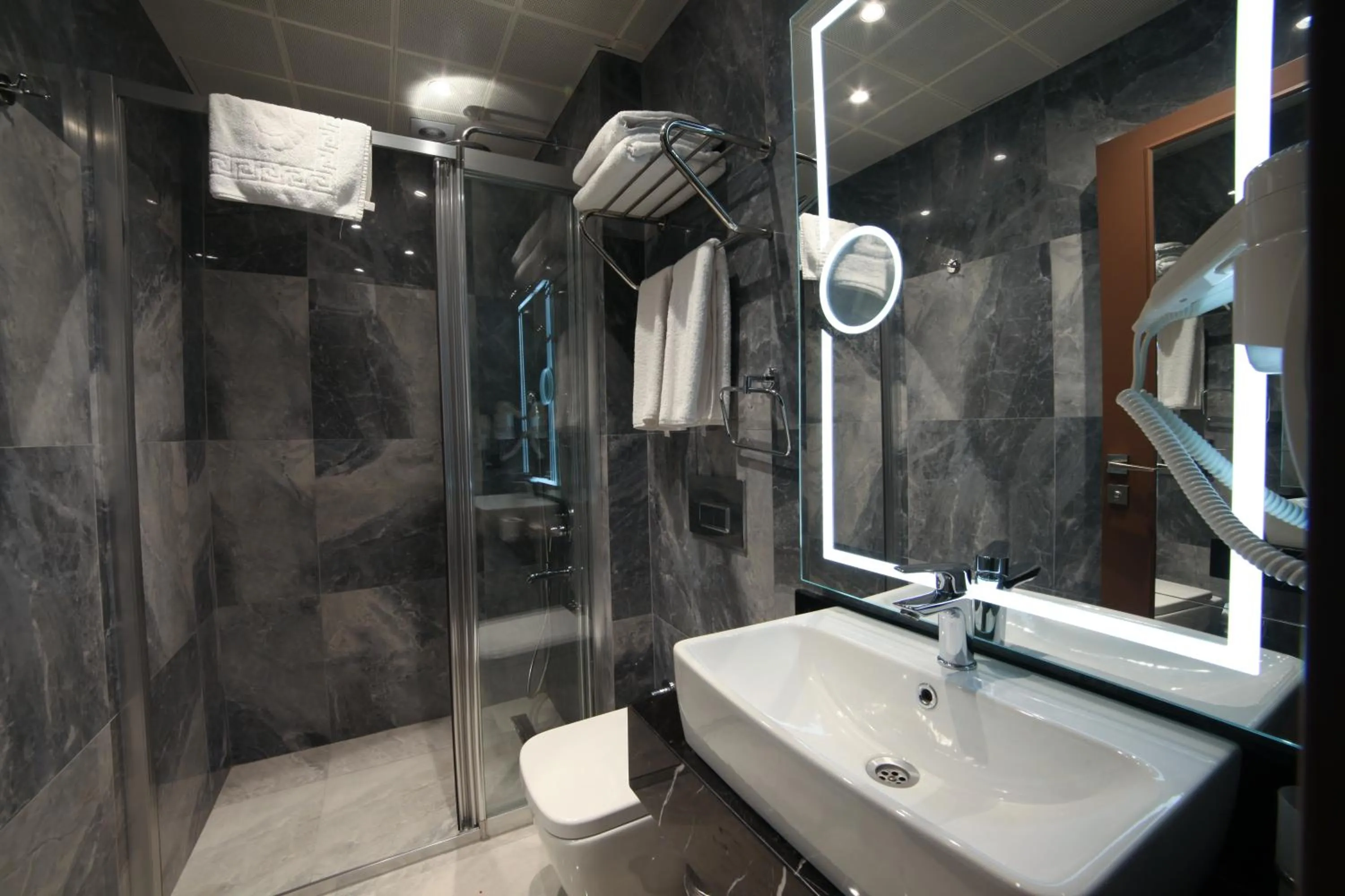 Bathroom in Pell Palace Hotel & SPA