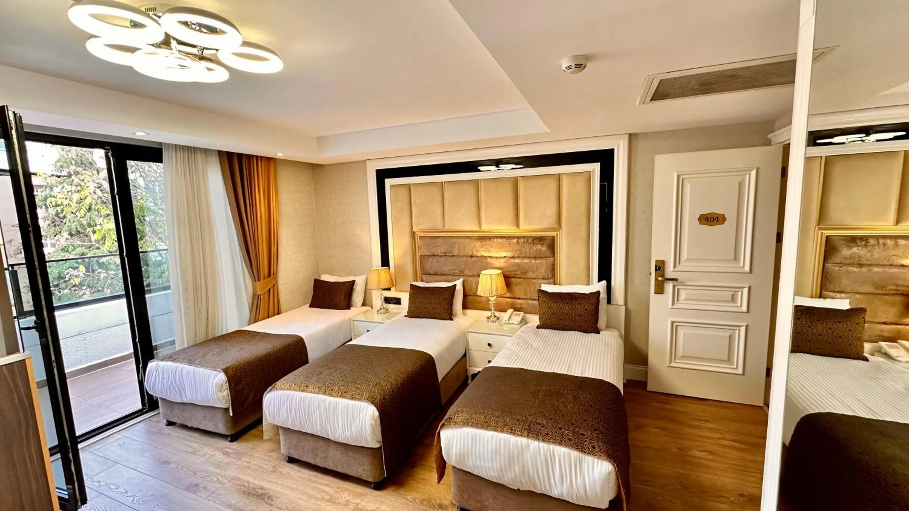 Balcony/Terrace, Bed in Pell Palace Hotel & SPA