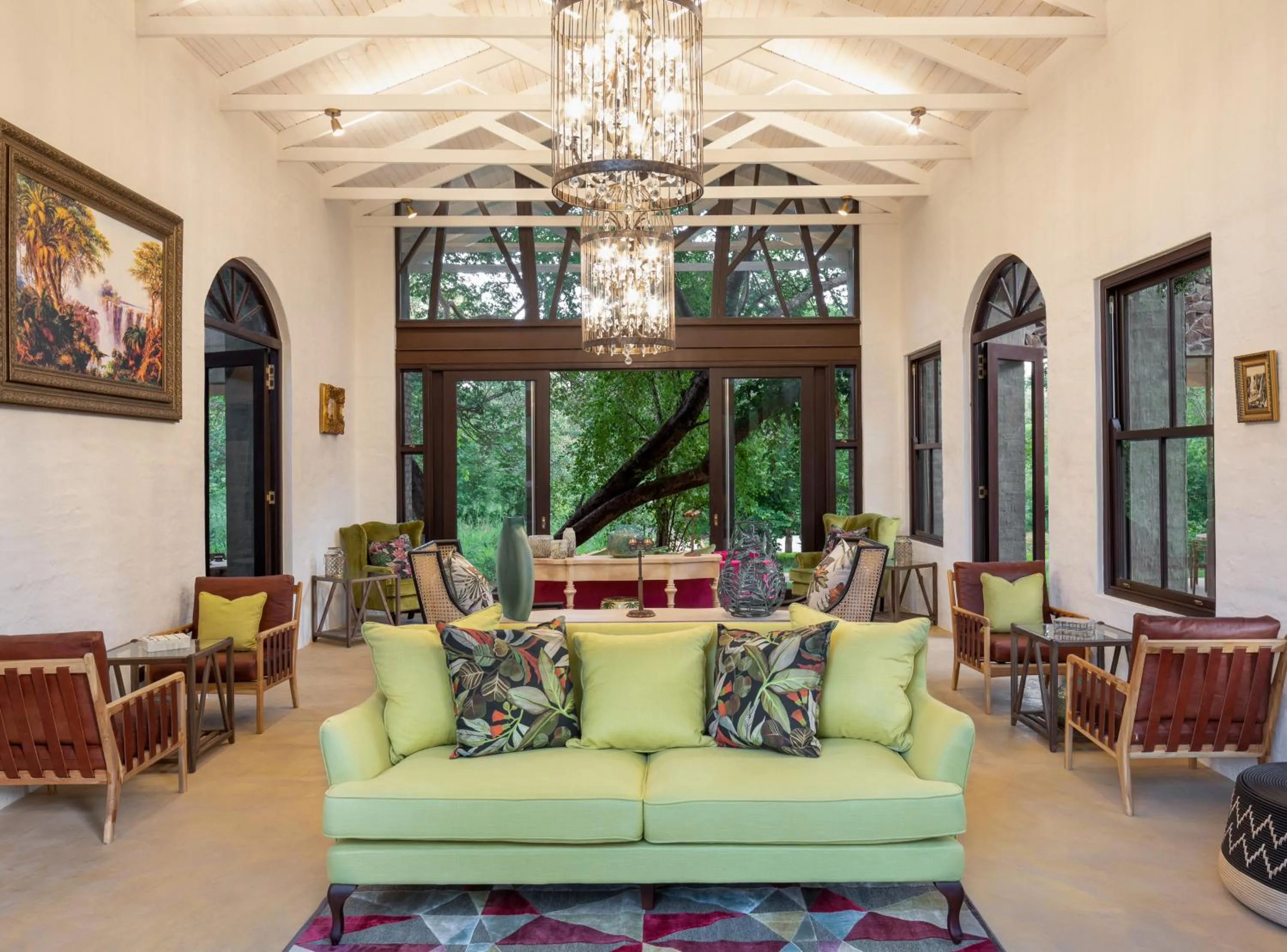 Communal lounge/ TV room in Mbano Manor Hotel Victoria Falls