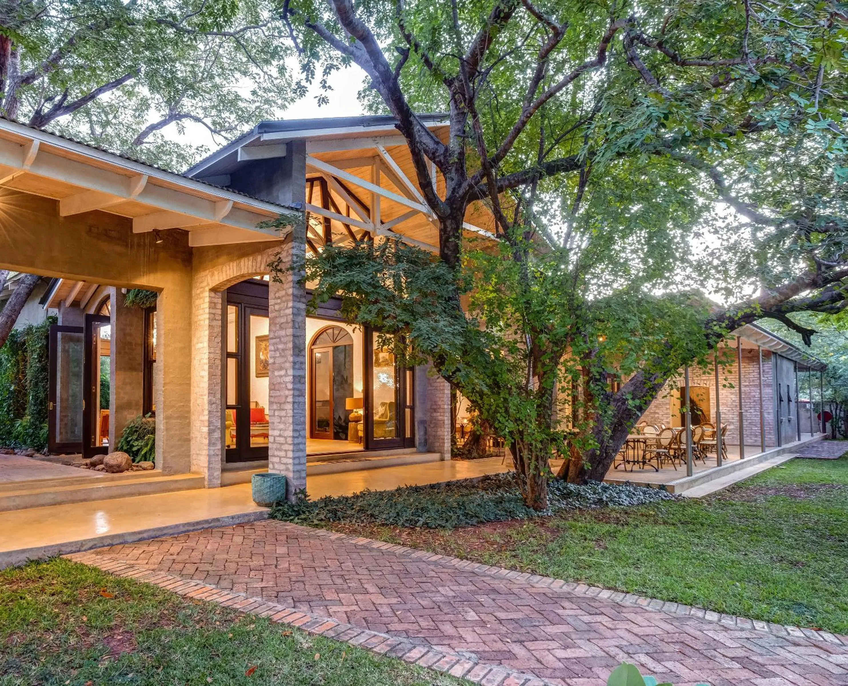 Property building in Mbano Manor Hotel Victoria Falls