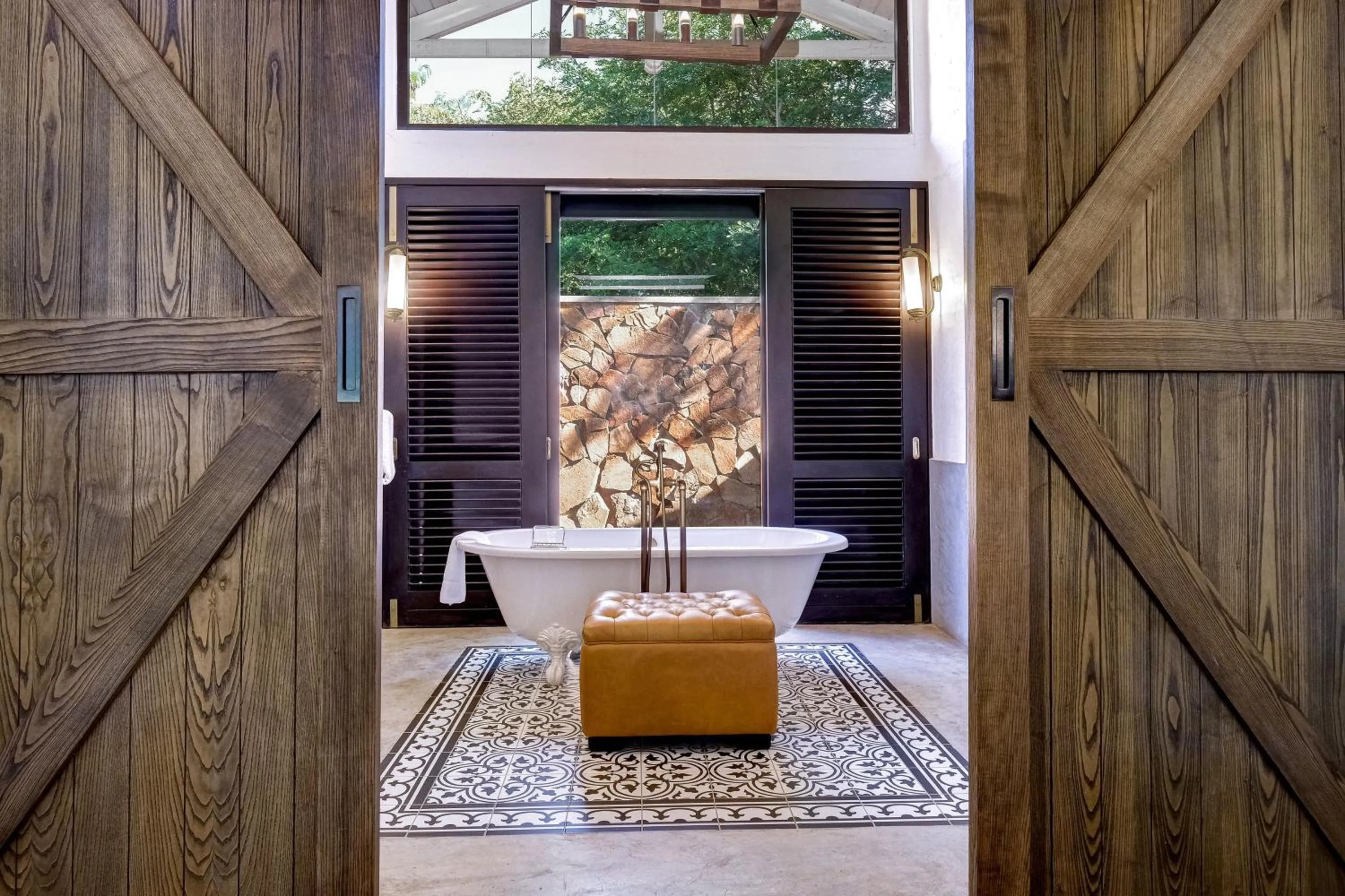 Bathroom in Mbano Manor Hotel Victoria Falls