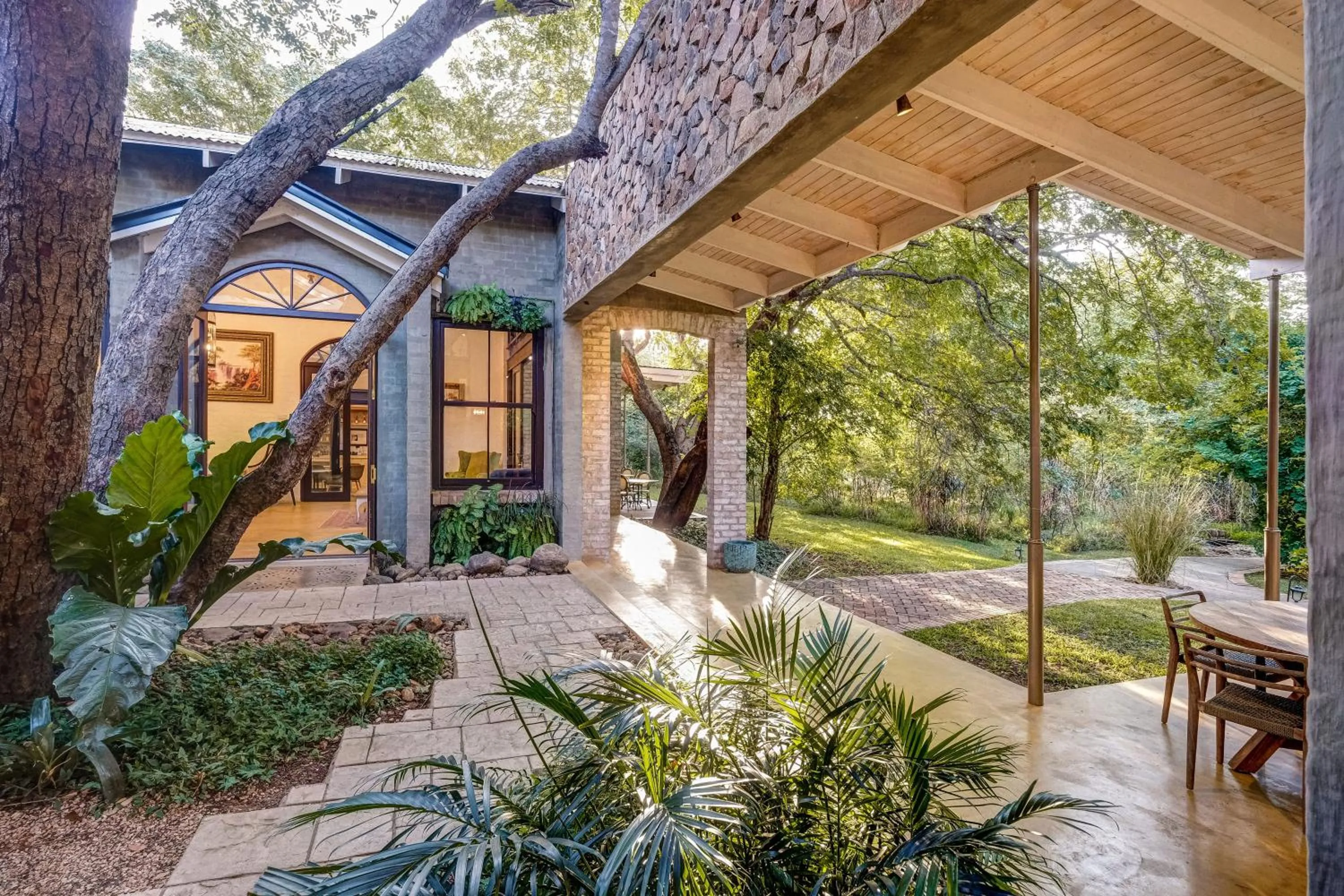 Property building in Mbano Manor Hotel Victoria Falls