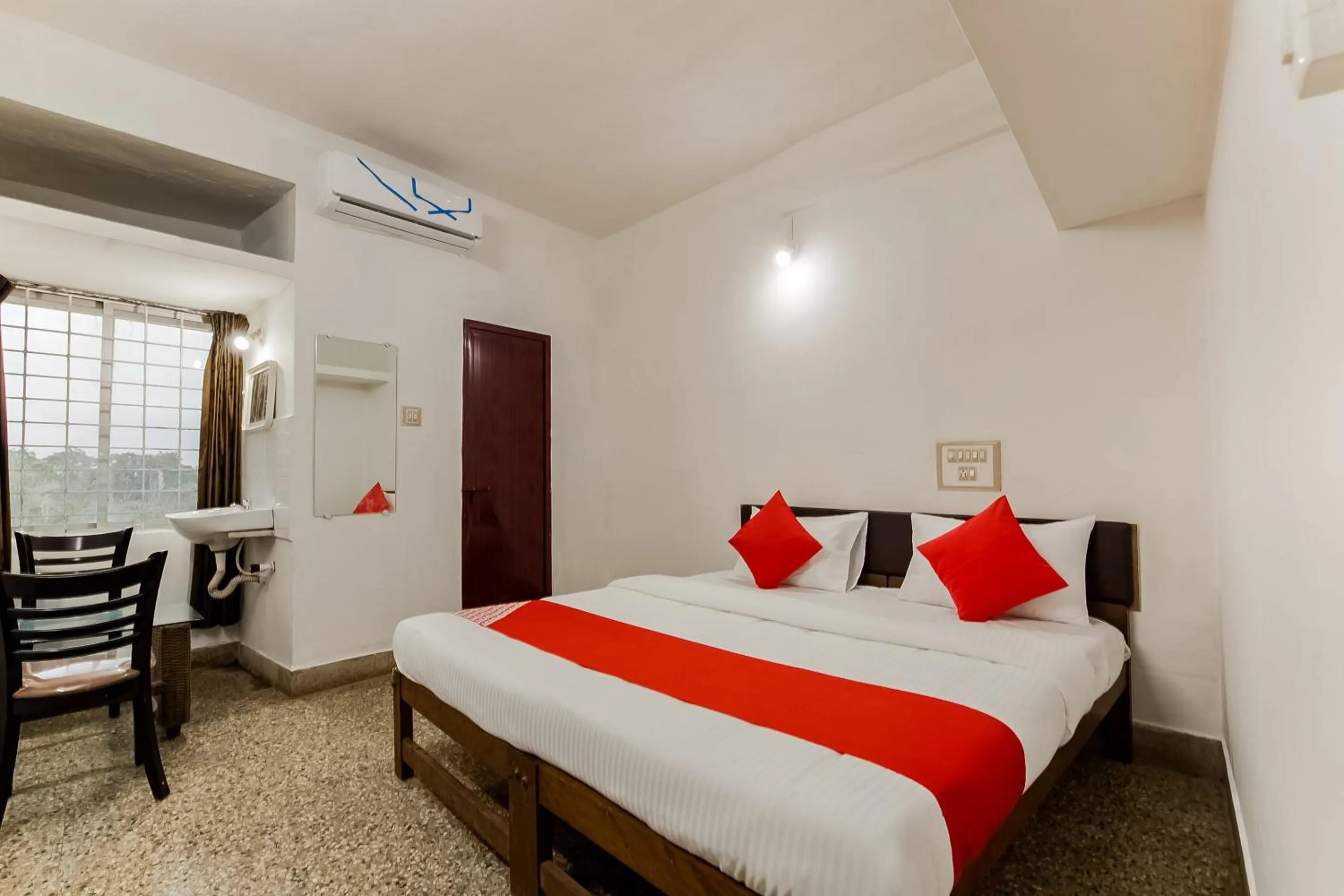 Bedroom, Bed in Super Hotel O Sushma Lodge