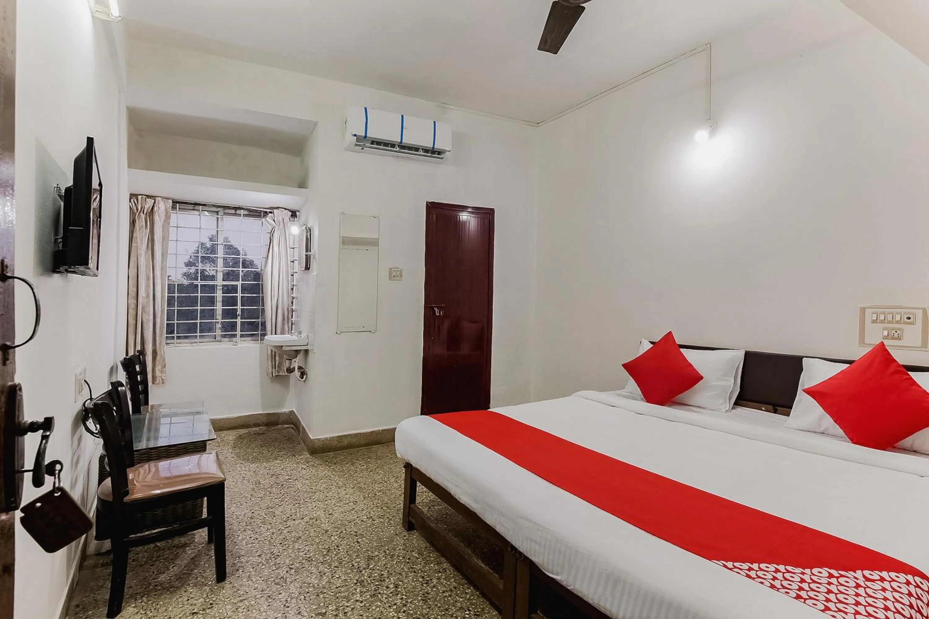 Facade/entrance, Bed in Super Hotel O Sushma Lodge