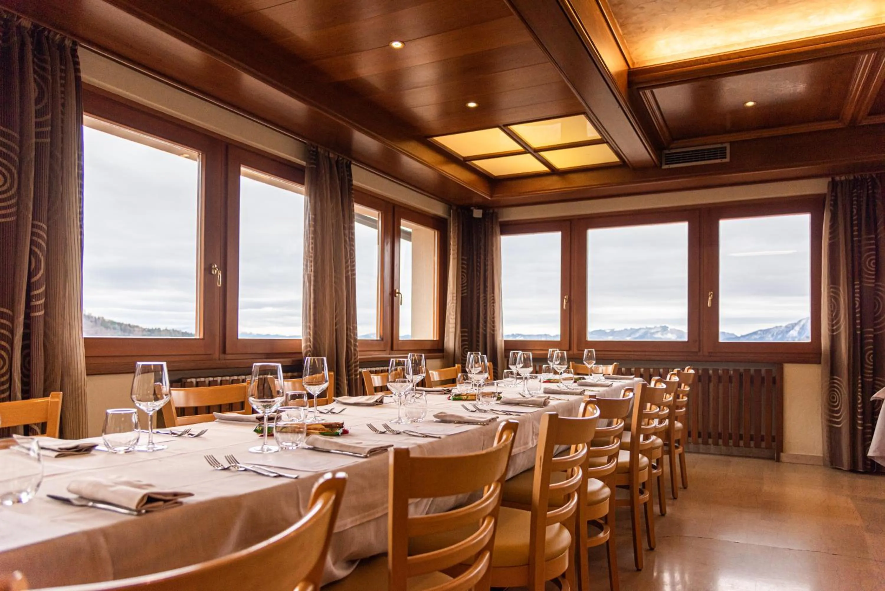 Restaurant/places to eat in Albergo Croce d'Aune