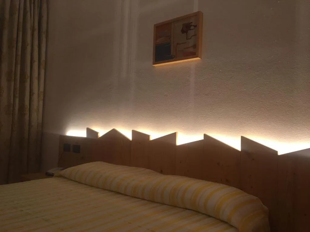 Bed in Albergo Croce d'Aune