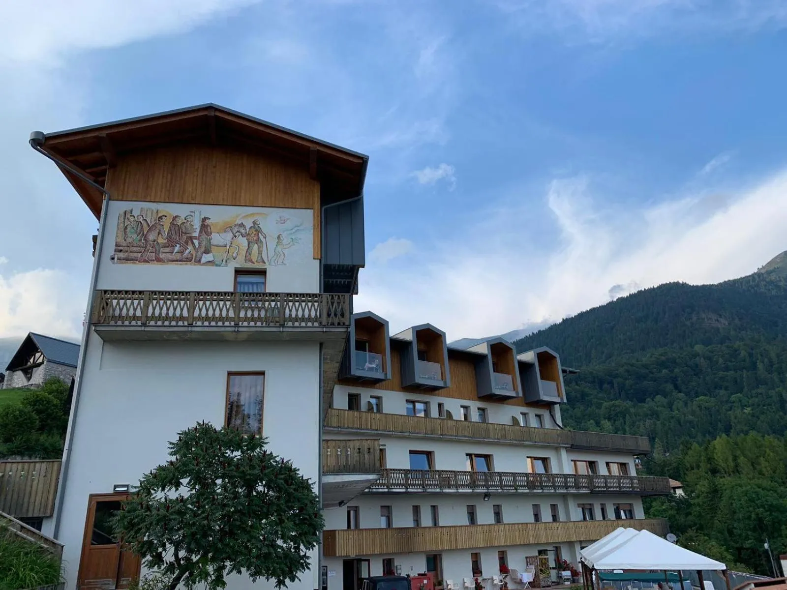 Property building in Albergo Croce d'Aune