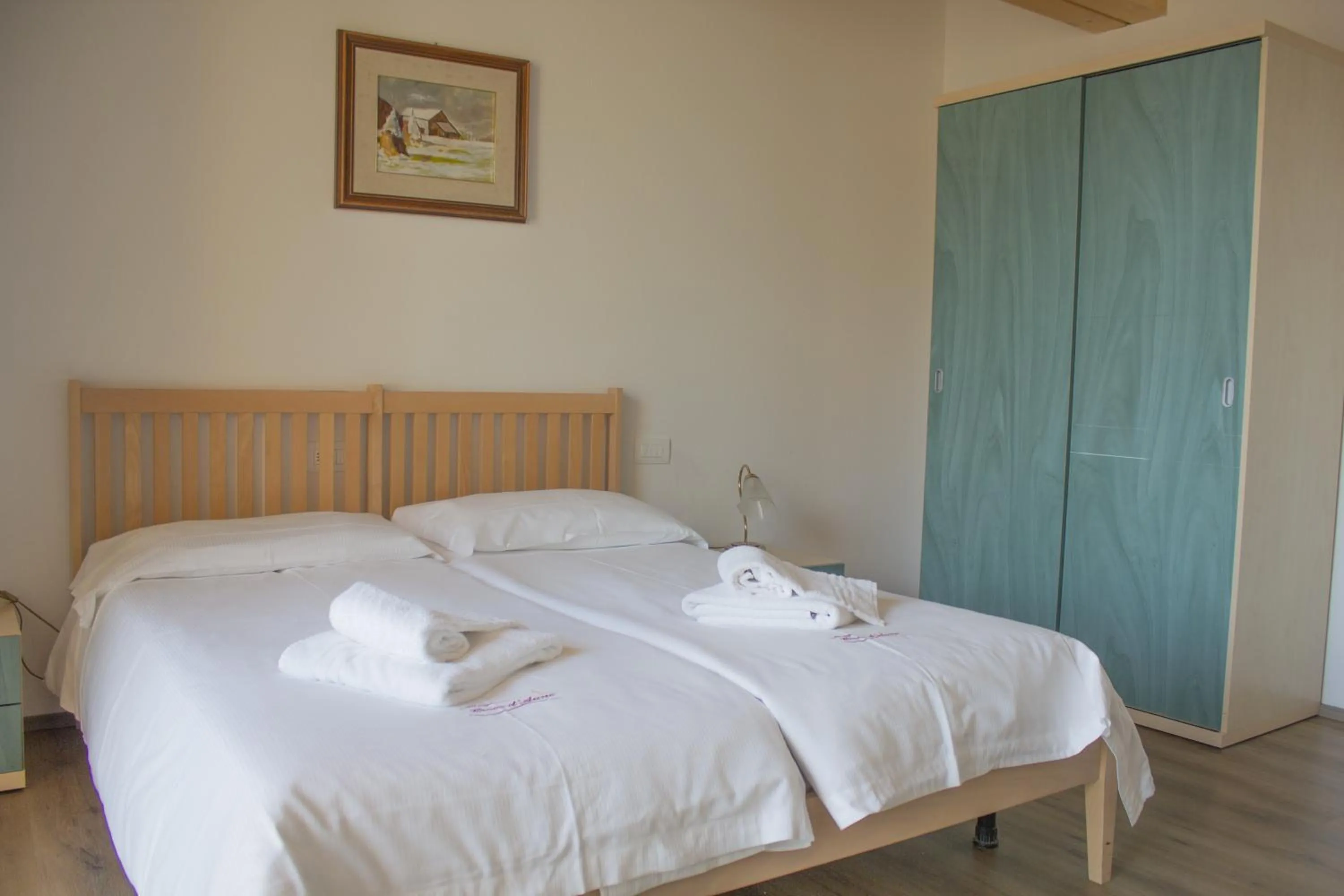 Bedroom, Bed in Albergo Croce d'Aune