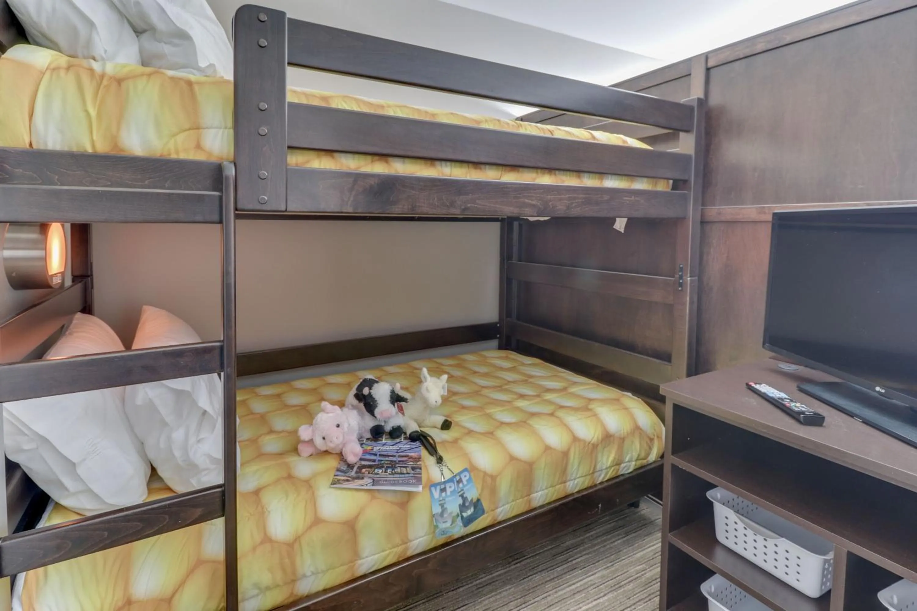 Bed in Holiday Inn Express & Suites - Union City by IHG