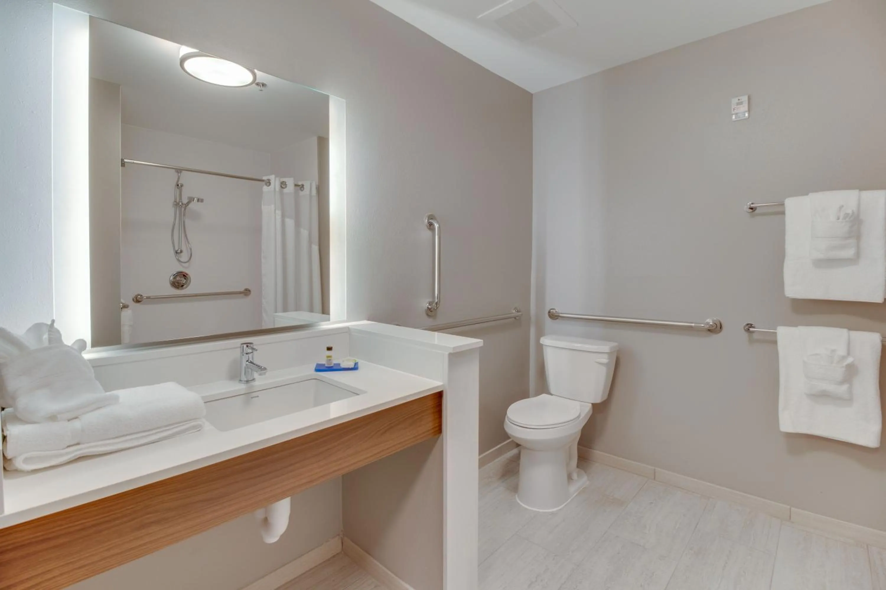 Holiday Inn Express & Suites - Union City by IHG