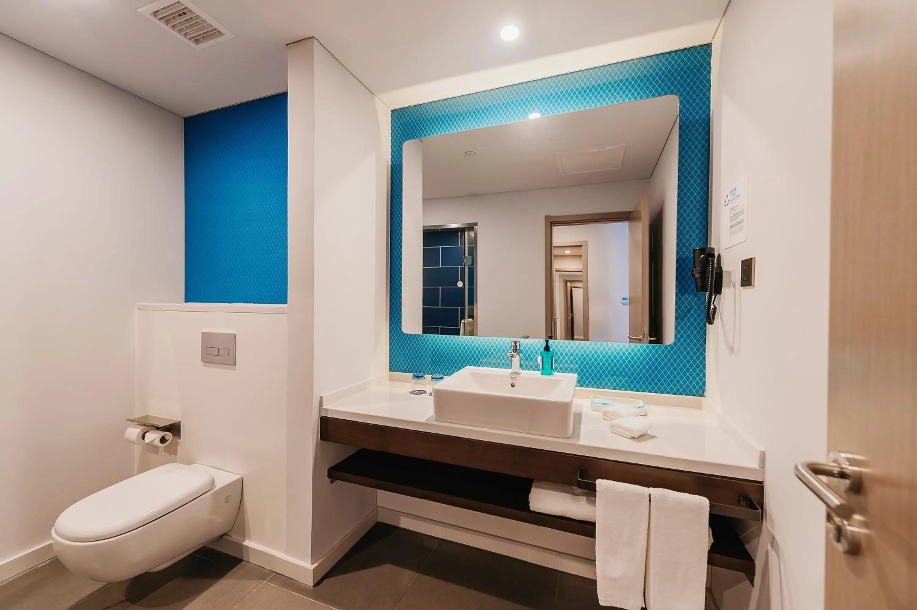 Bathroom in Holiday Inn Express Taizhou CMC by IHG