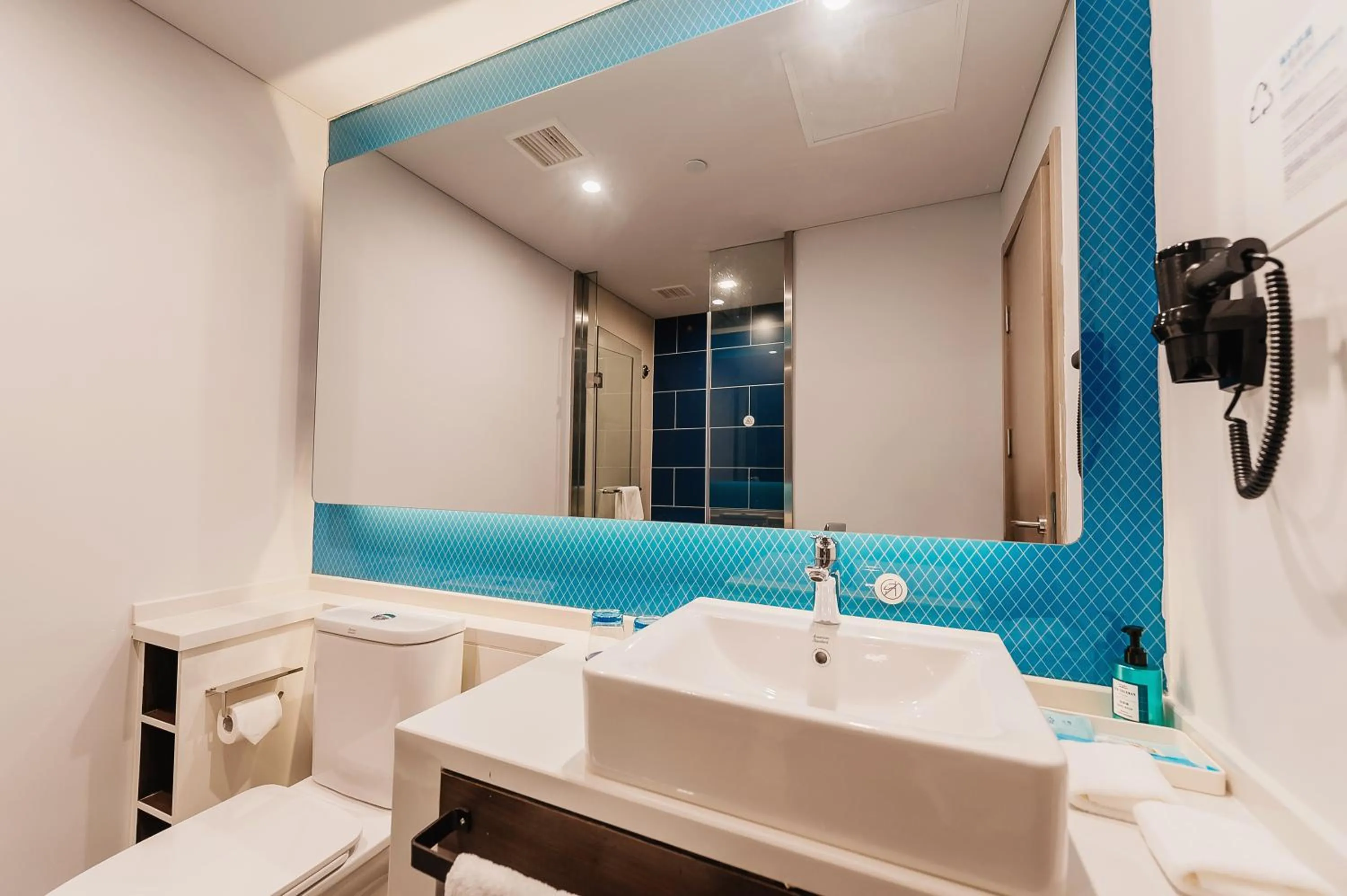 Bathroom in Holiday Inn Express Taizhou CMC by IHG