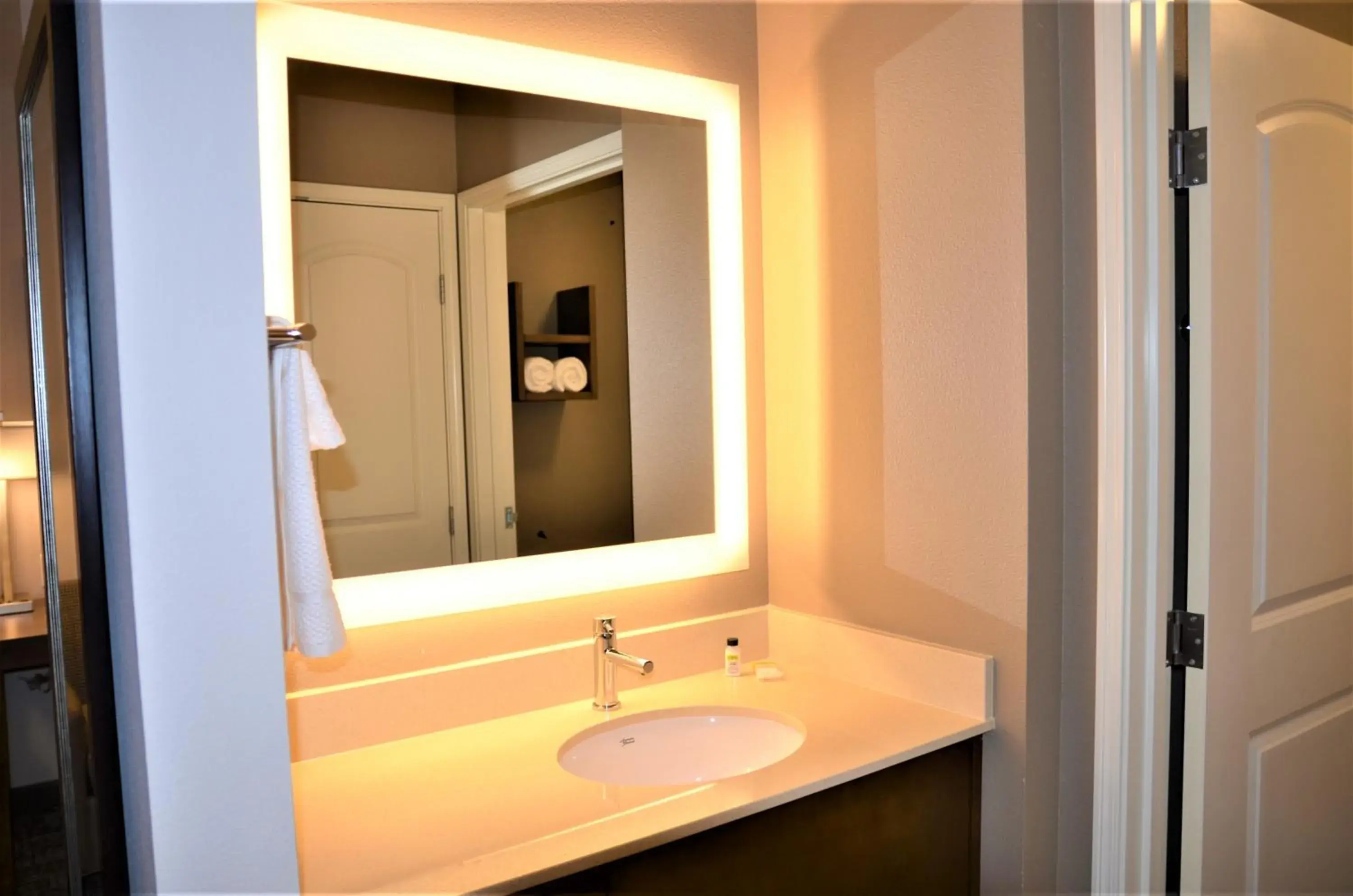 Queen Room - Hearing Accessible in Staybridge Suites - Orenco Station by IHG Queen Room - Hearing Accessible in Staybridge Suites - Orenco Station by IHG