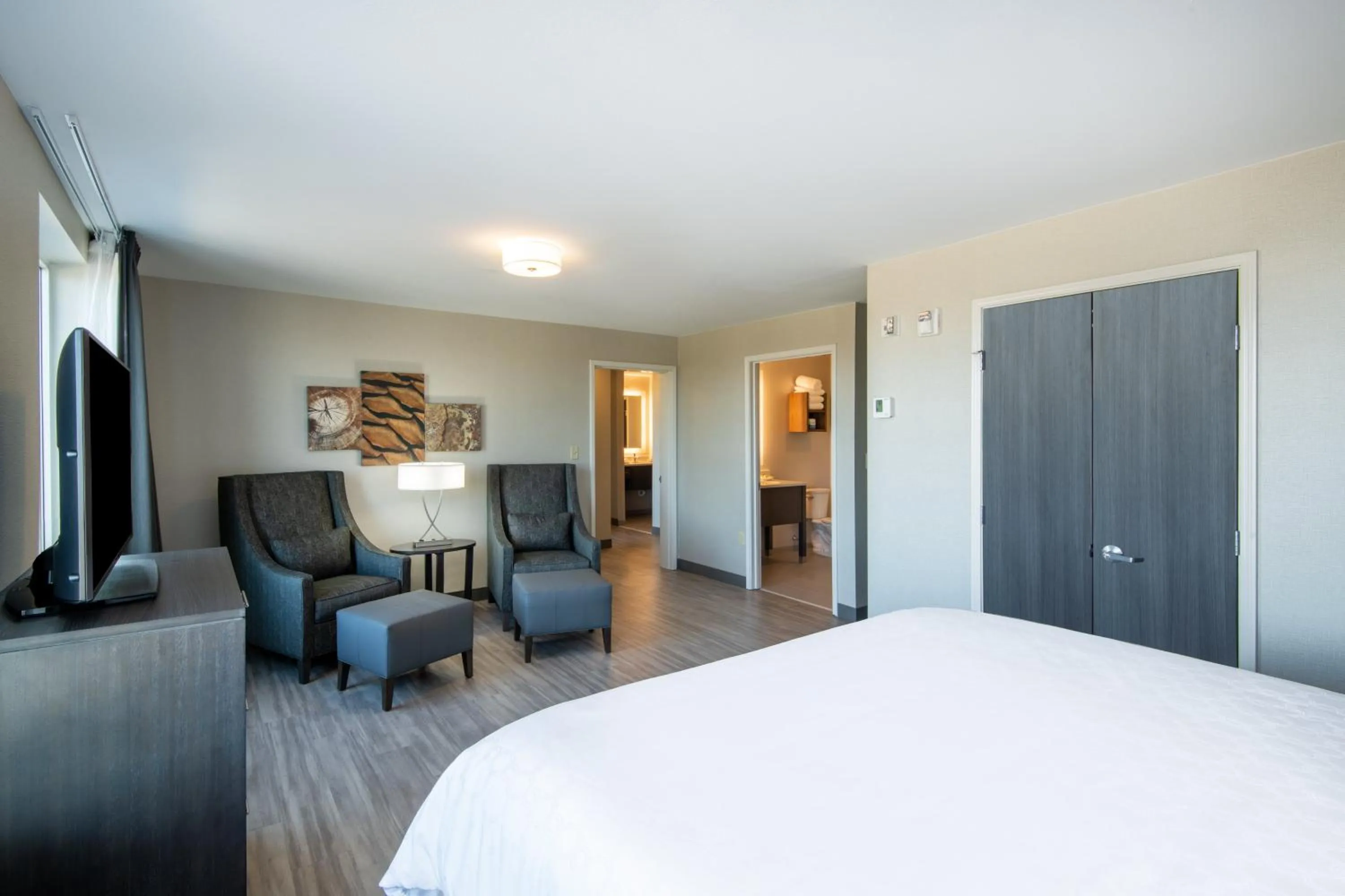 Photo of the whole room, Bed in Staybridge Suites - Scottsdale - Talking Stick by IHG