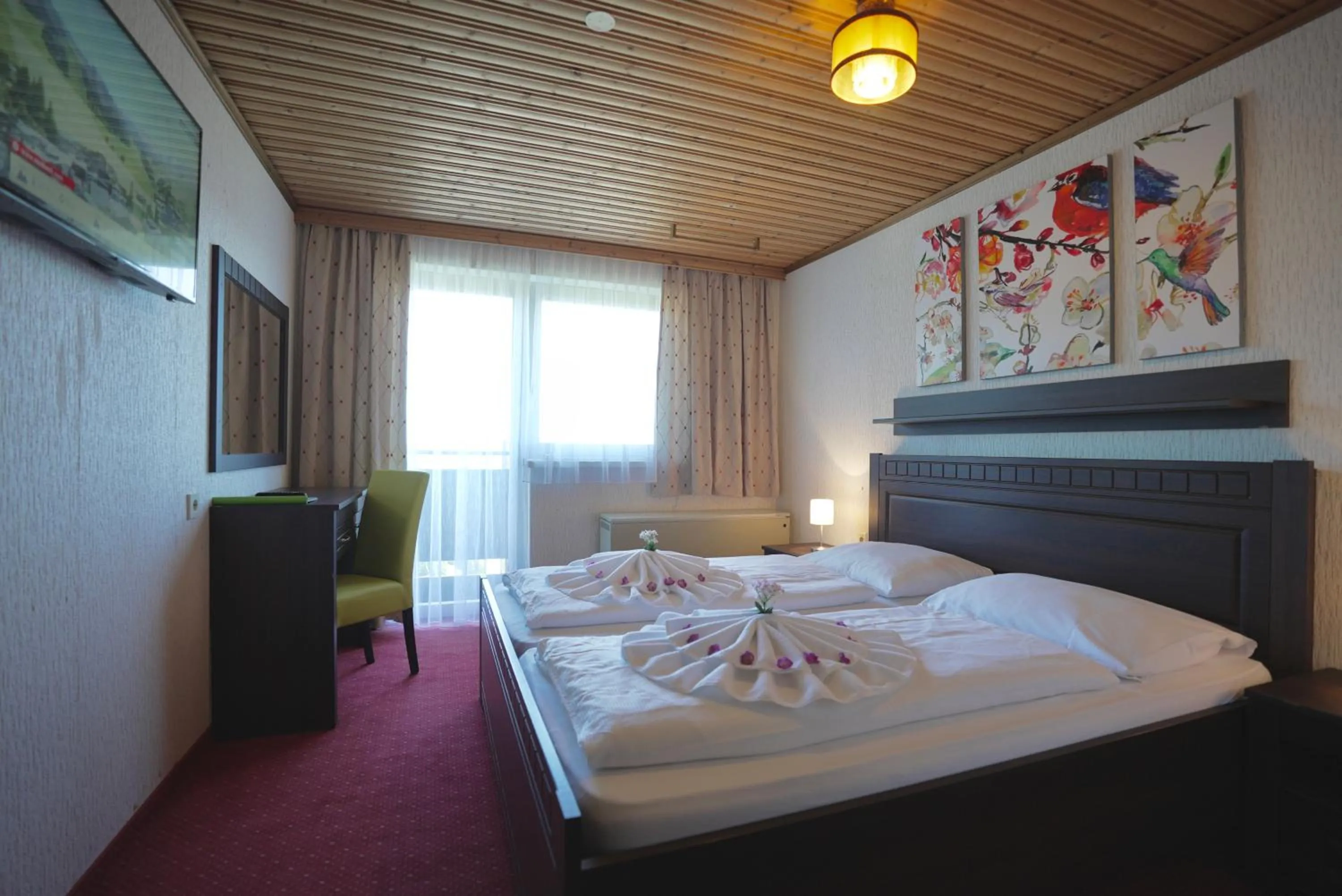 Photo of the whole room, Bed in Mountainlovers Berghotel SeidlAlm