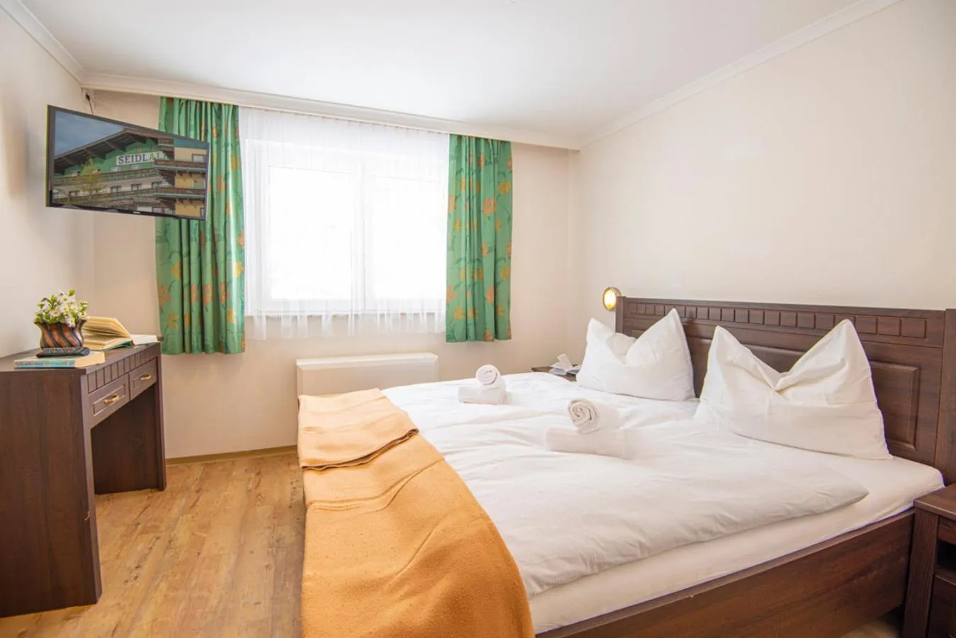 Photo of the whole room, Bed in Mountainlovers Berghotel SeidlAlm