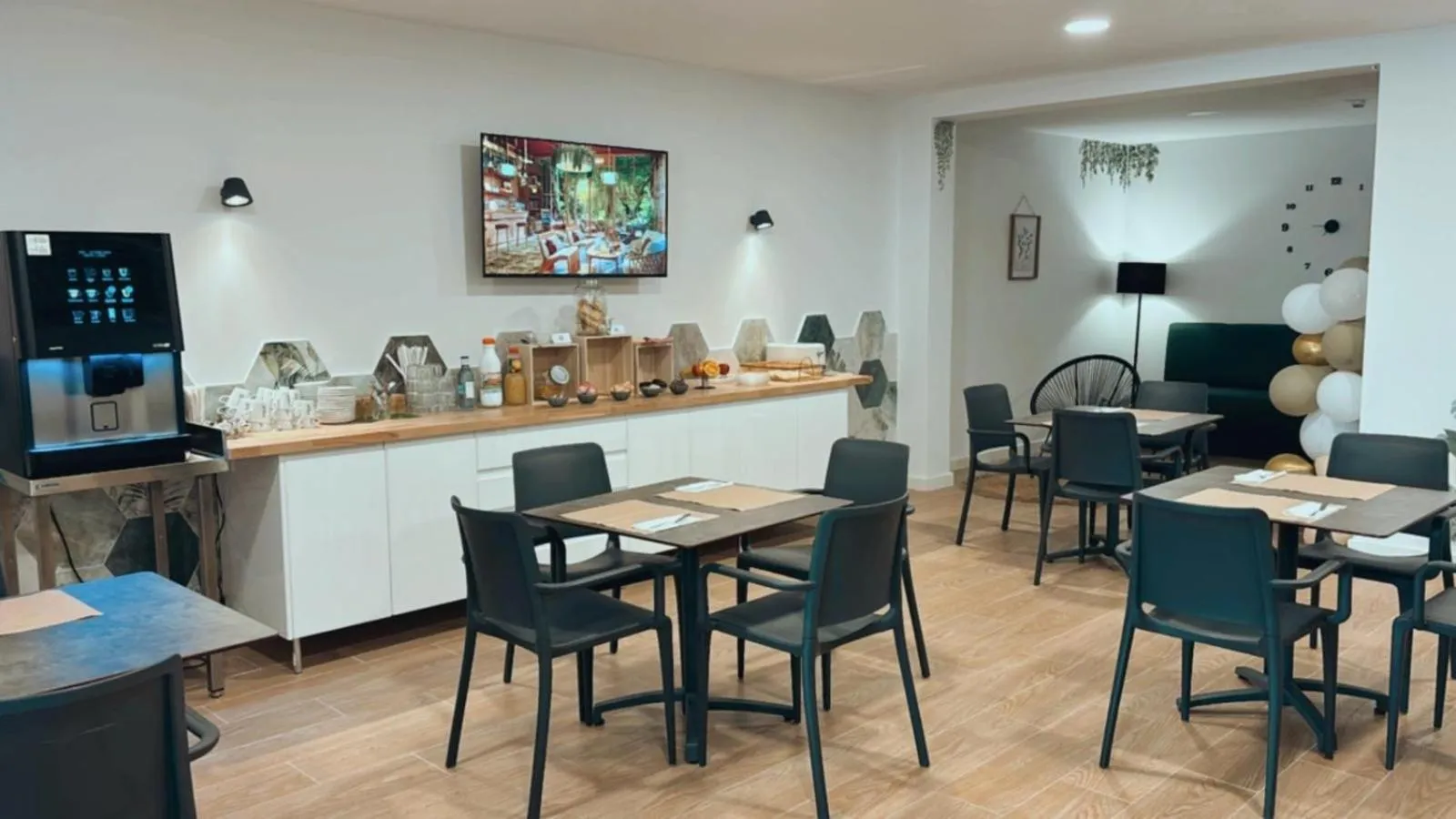 Restaurant/places to eat in HOTEL SON VILAR