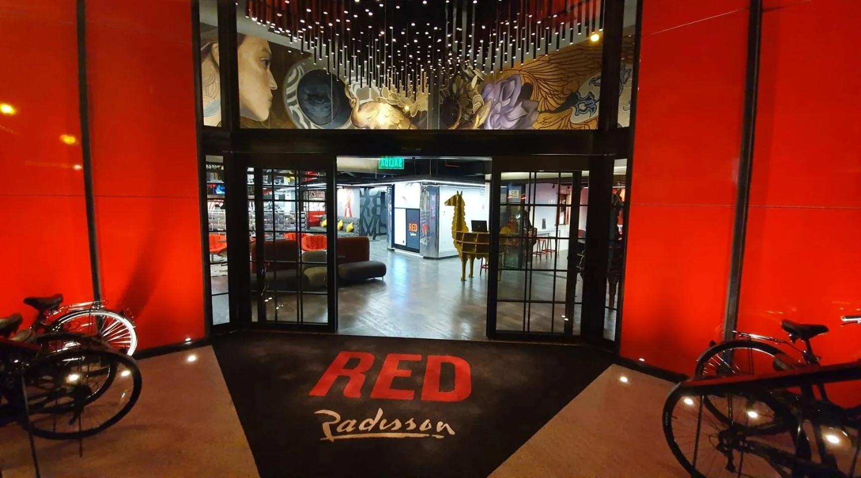 Facade/entrance in Radisson RED Miraflores
