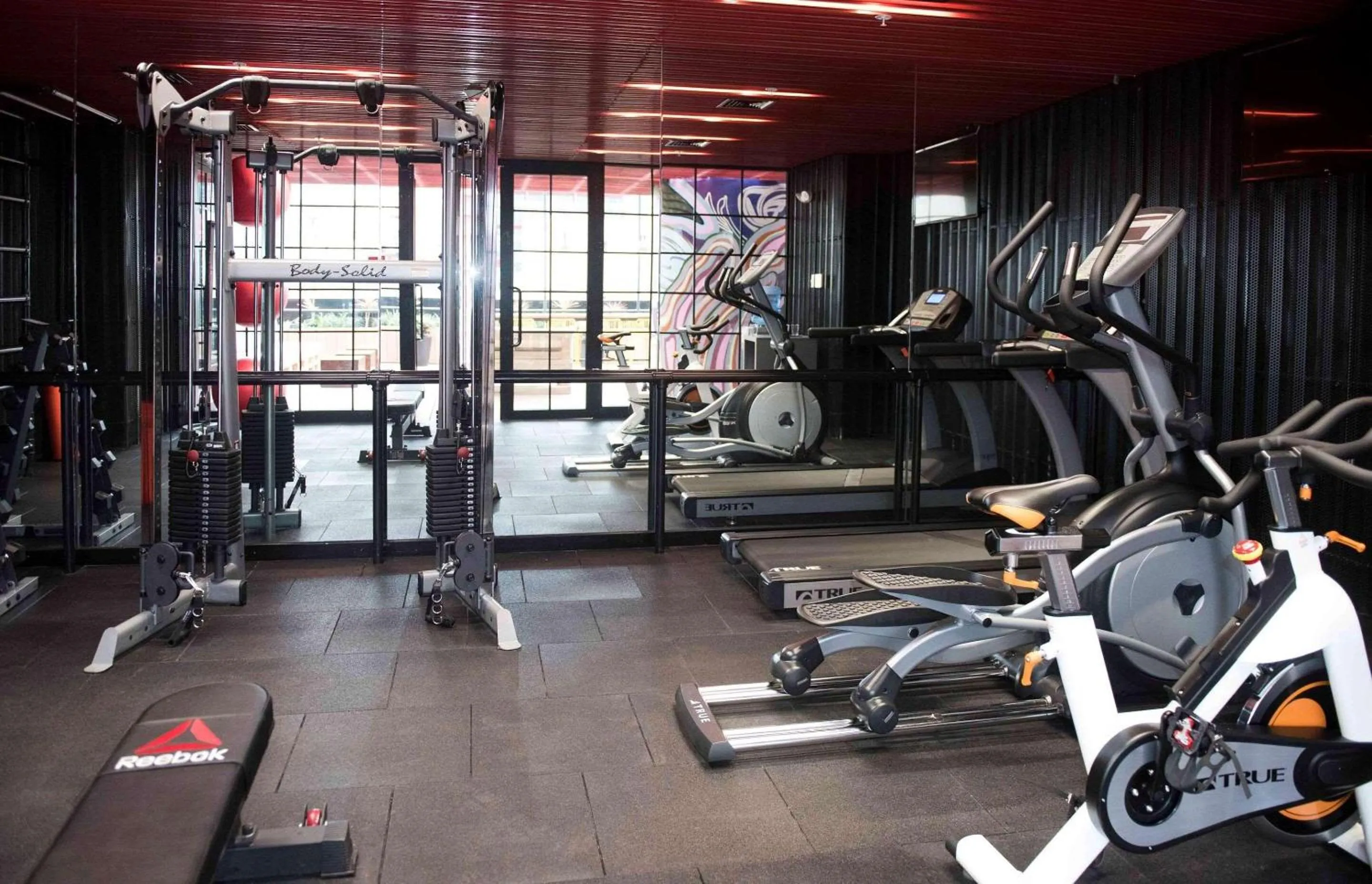 Fitness centre/facilities in Radisson RED Miraflores