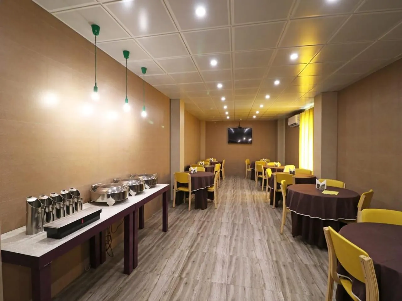 Restaurant/places to eat in Ace Prime Hotel