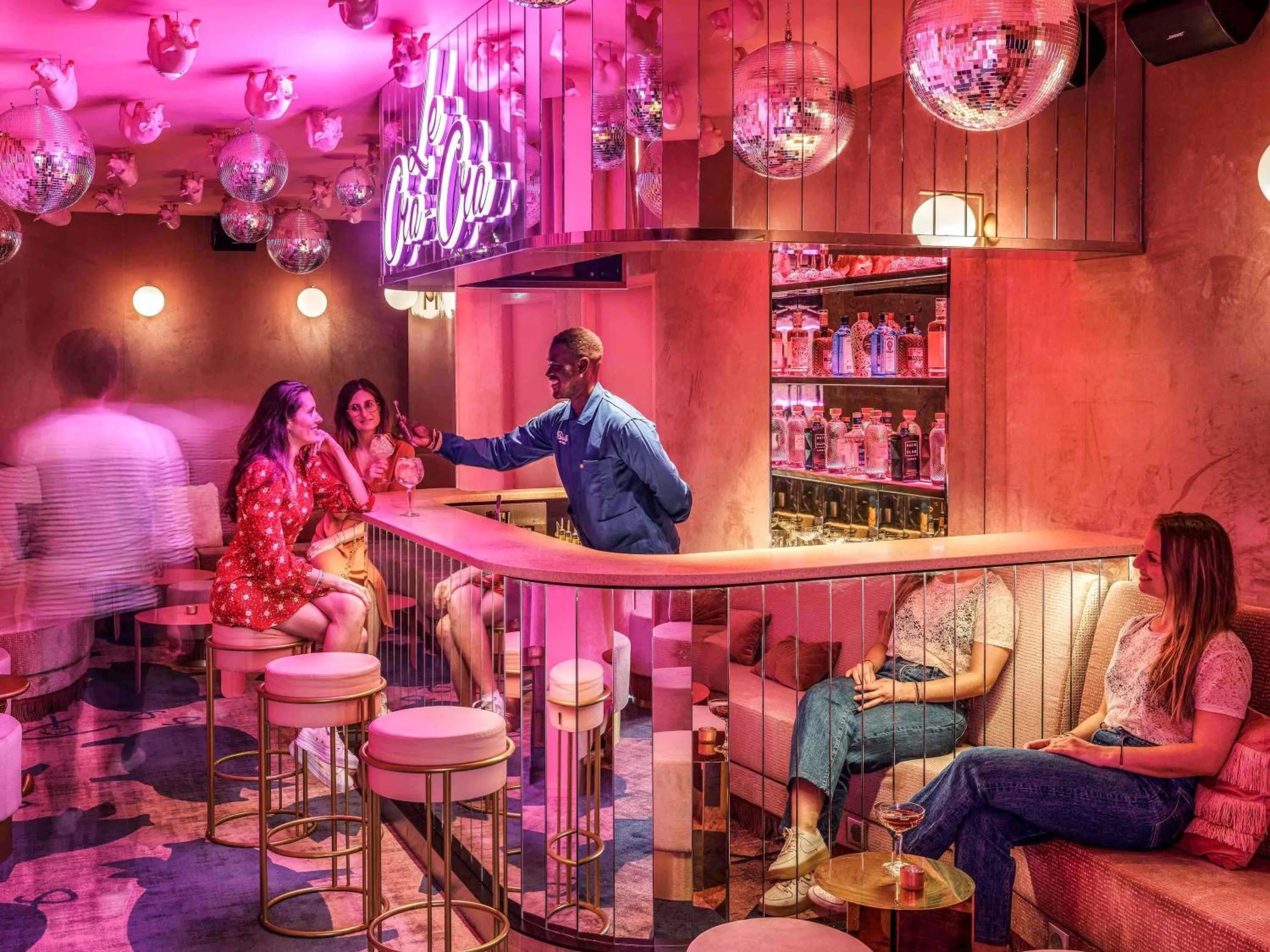 Lounge or bar in Novotel Paris Porte Versailles