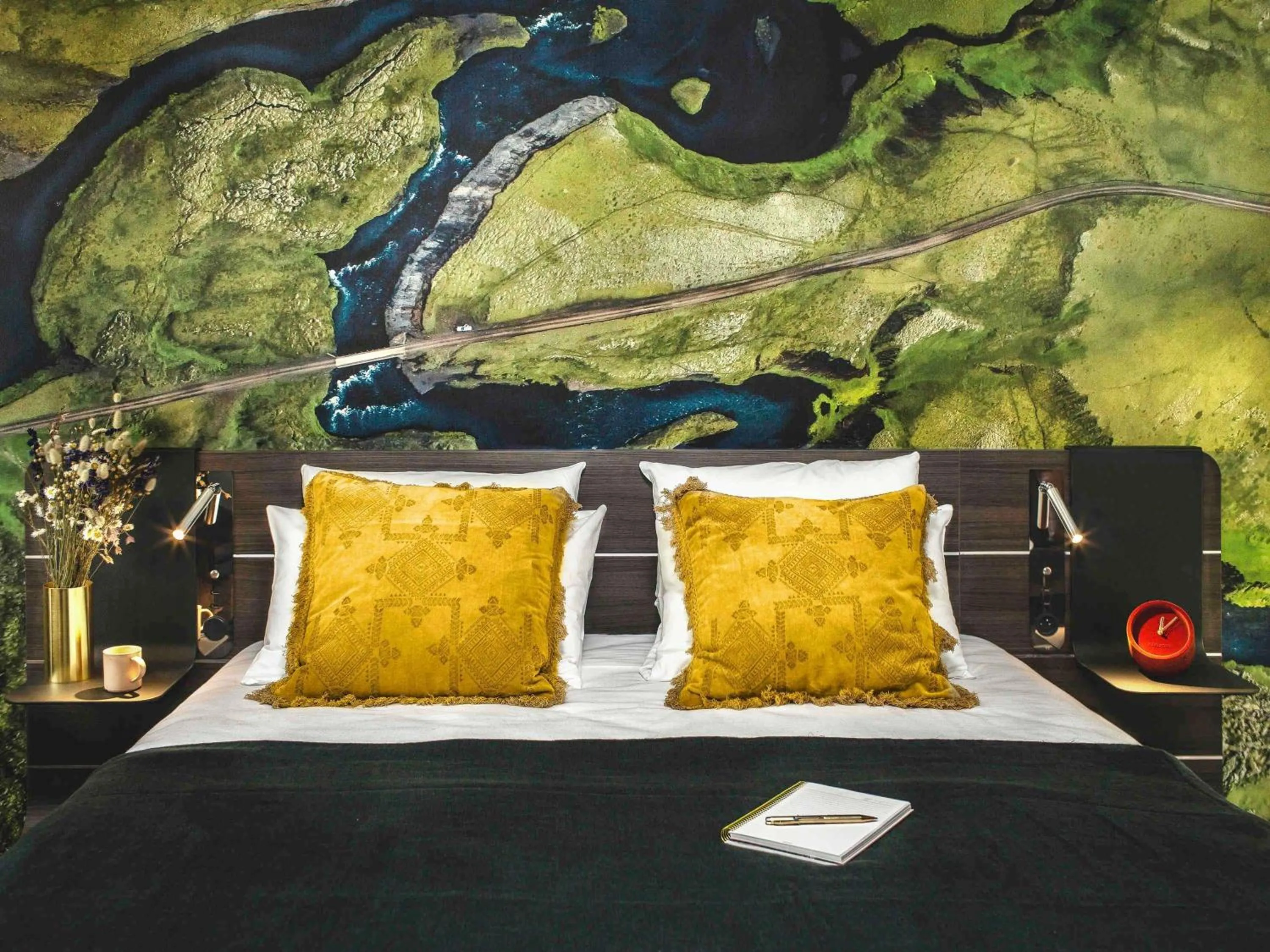 Property building, Bed in Novotel Paris Porte Versailles