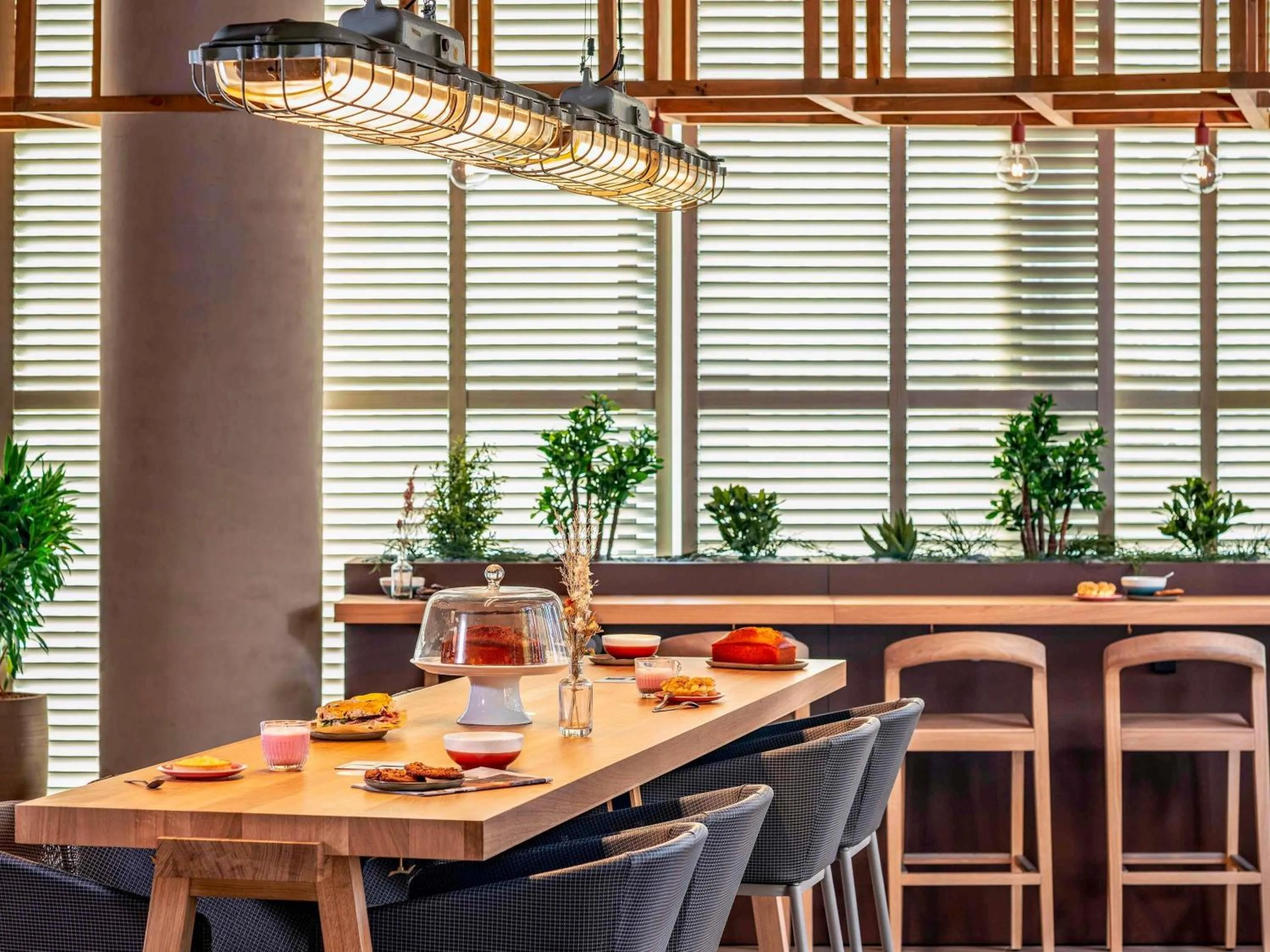 Restaurant/places to eat in Novotel Paris Porte Versailles