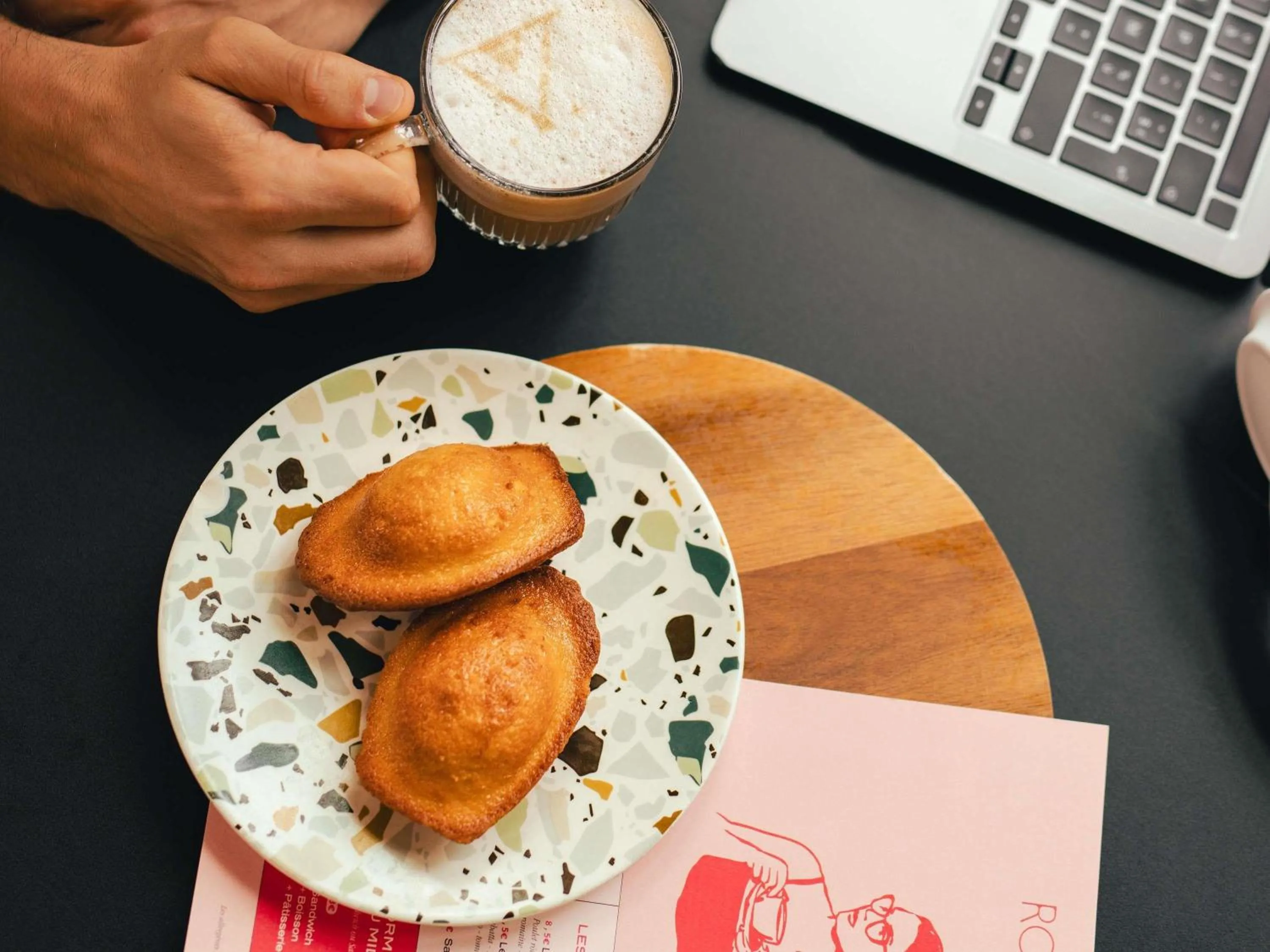 Restaurant/places to eat in Novotel Paris Porte Versailles