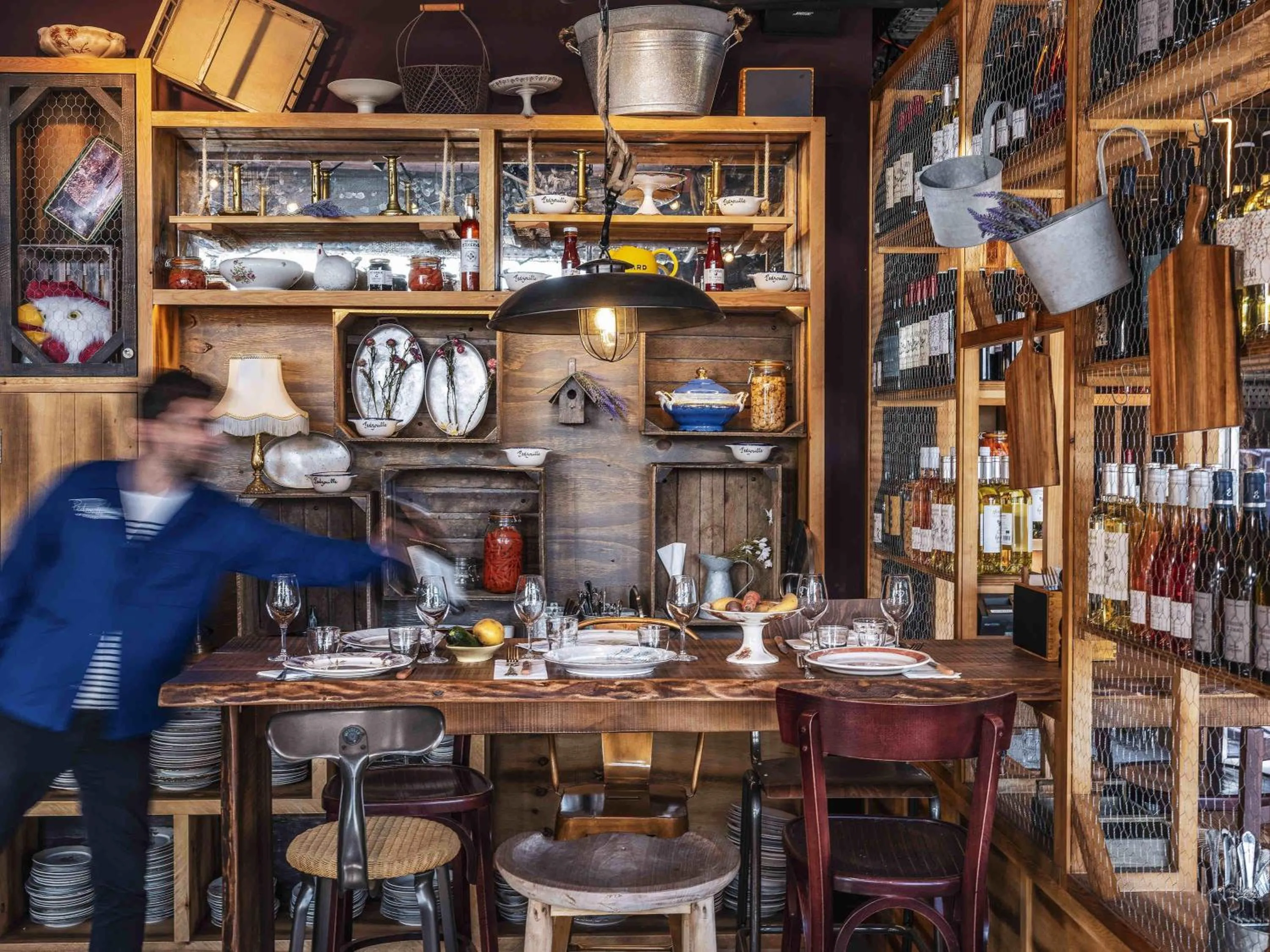 Restaurant/places to eat in Novotel Paris Porte Versailles