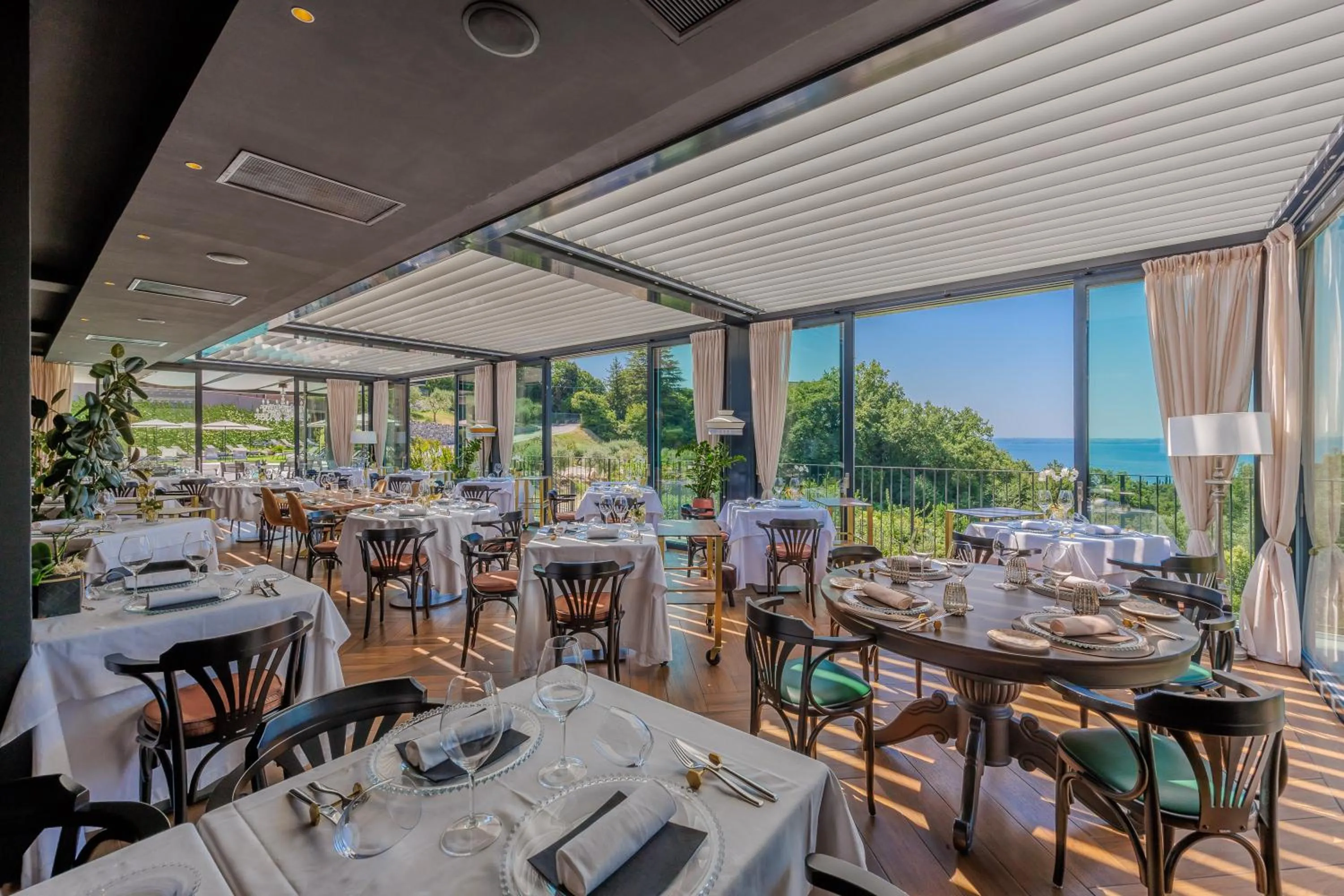 Restaurant/places to eat in Deville & Spa