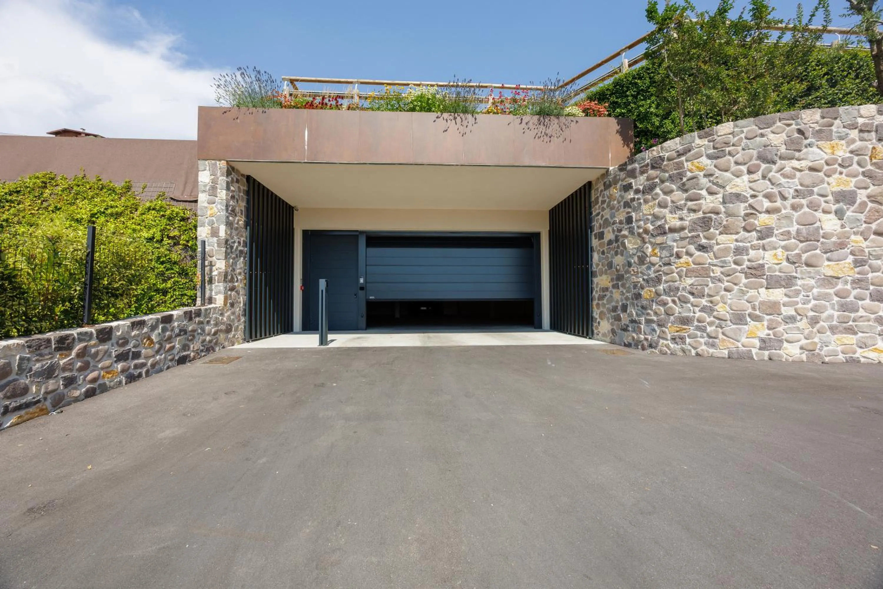 Parking in Deville & Spa