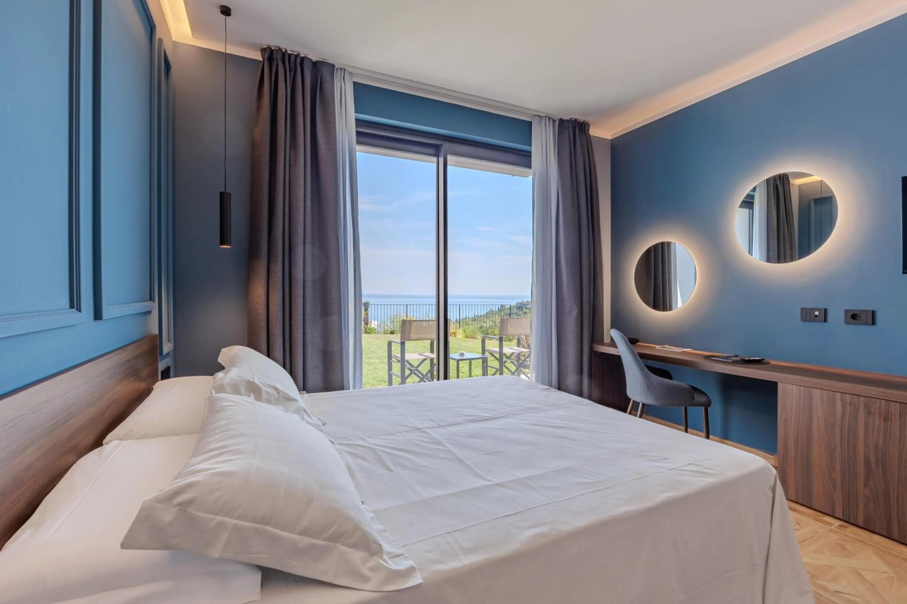 Bed in Deville & Spa