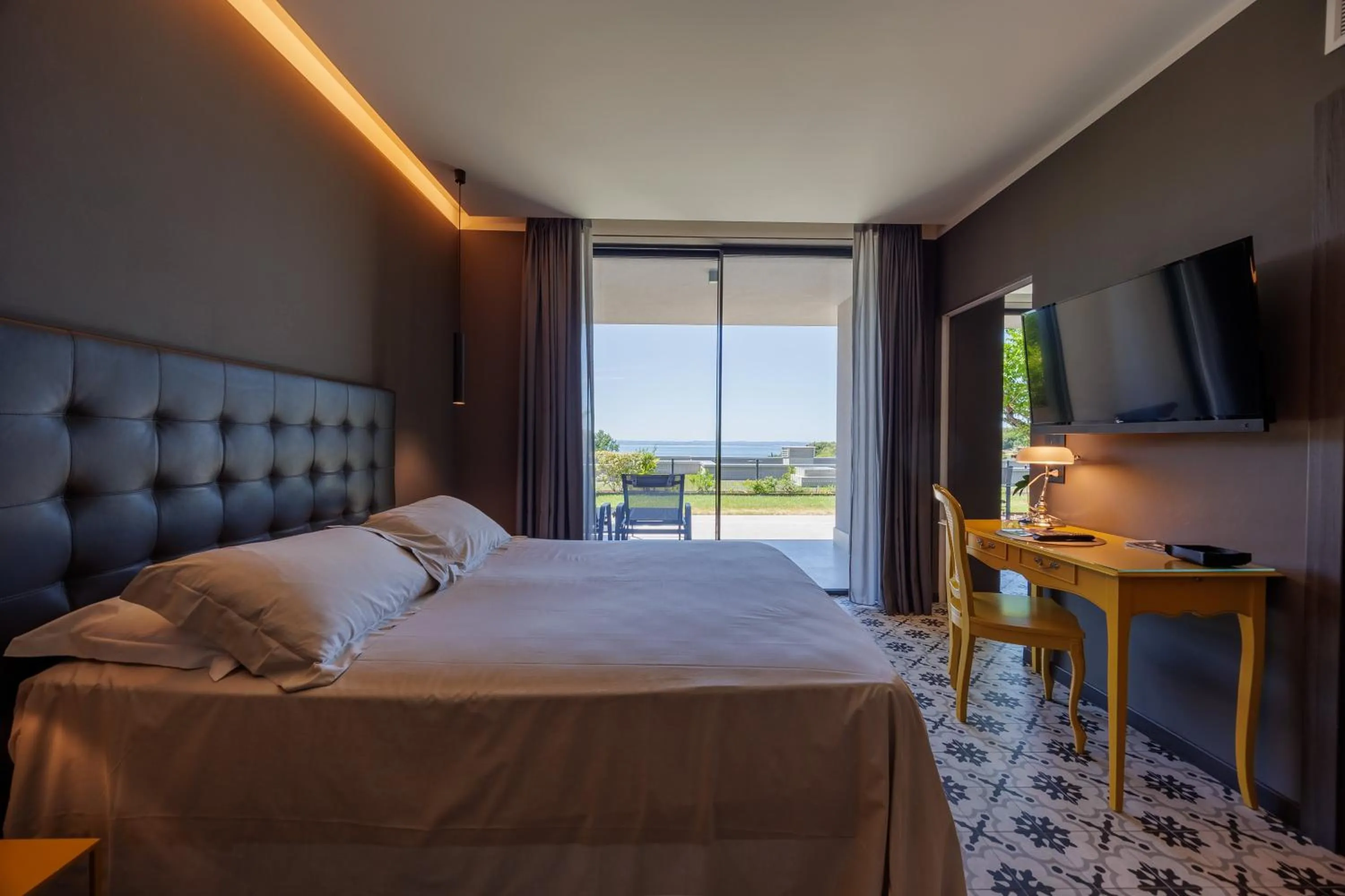 Bed in Deville & Spa