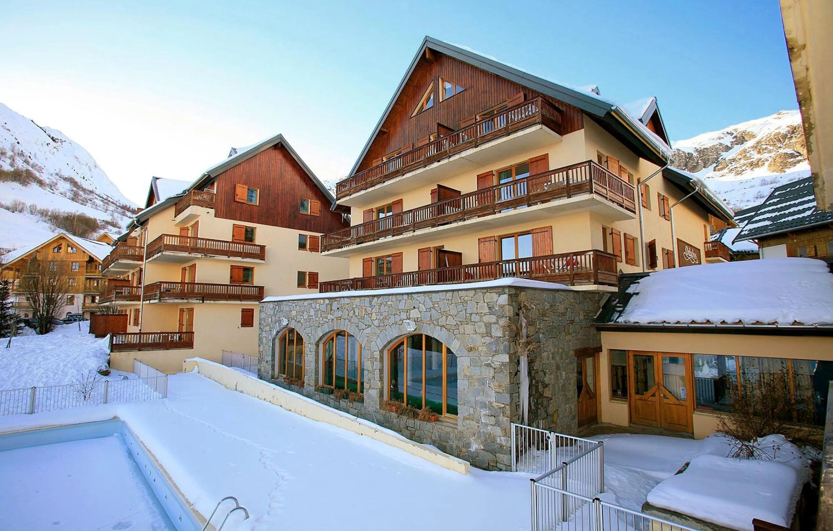 Facade/entrance in Résidence Odalys Les Sybelles