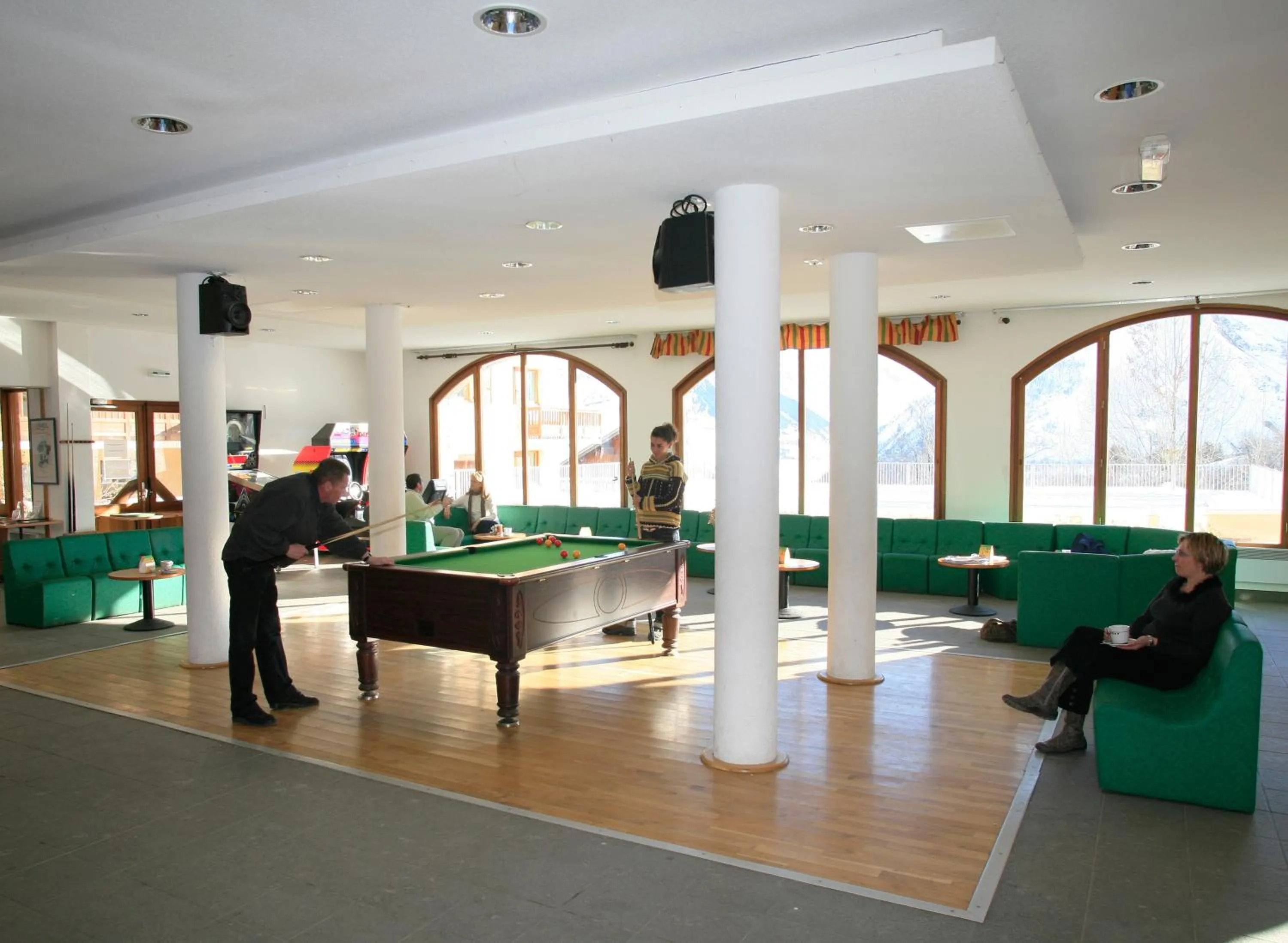 Communal lounge/ TV room in Résidence Odalys Les Sybelles