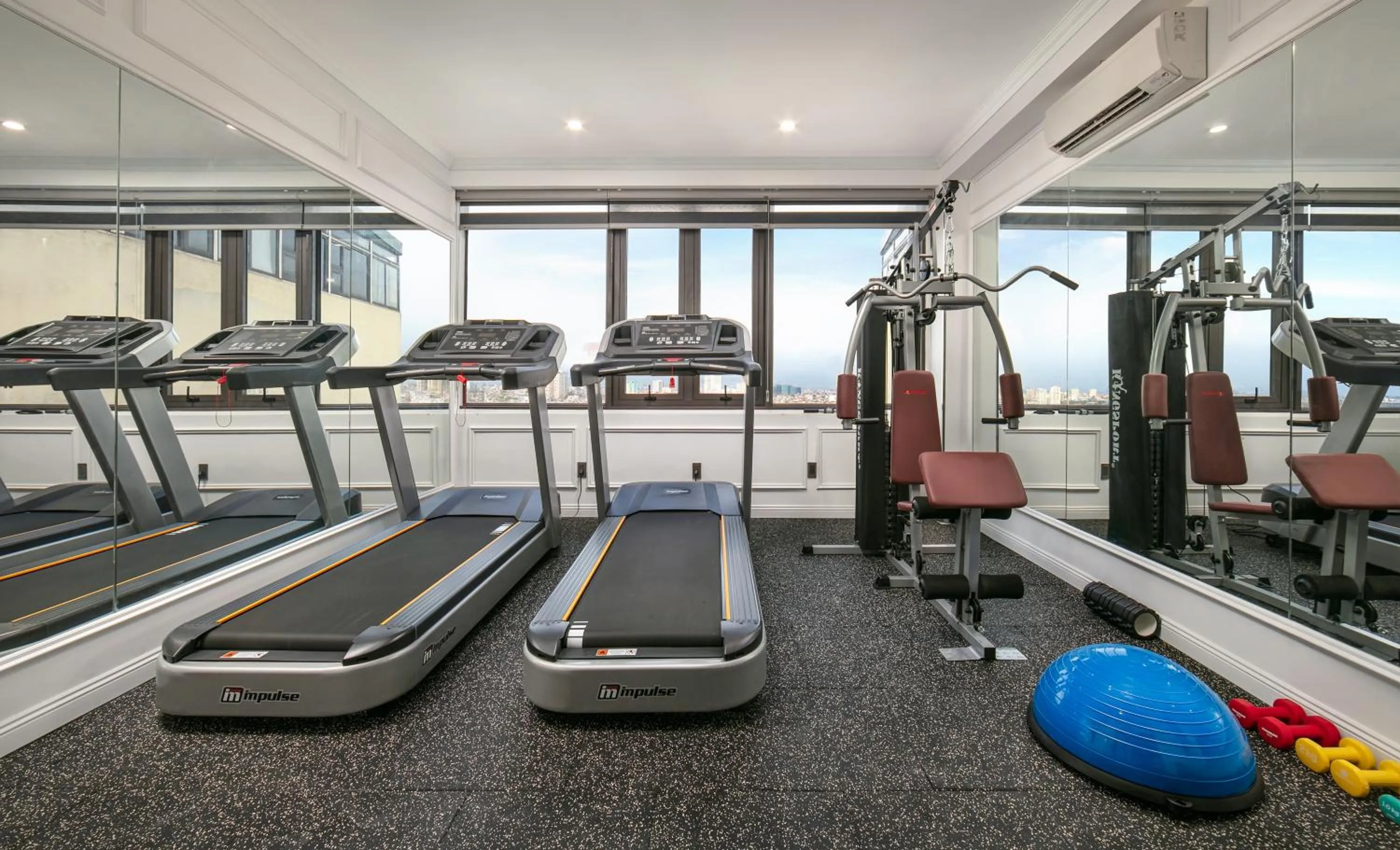 Fitness centre/facilities in The Q Hotel