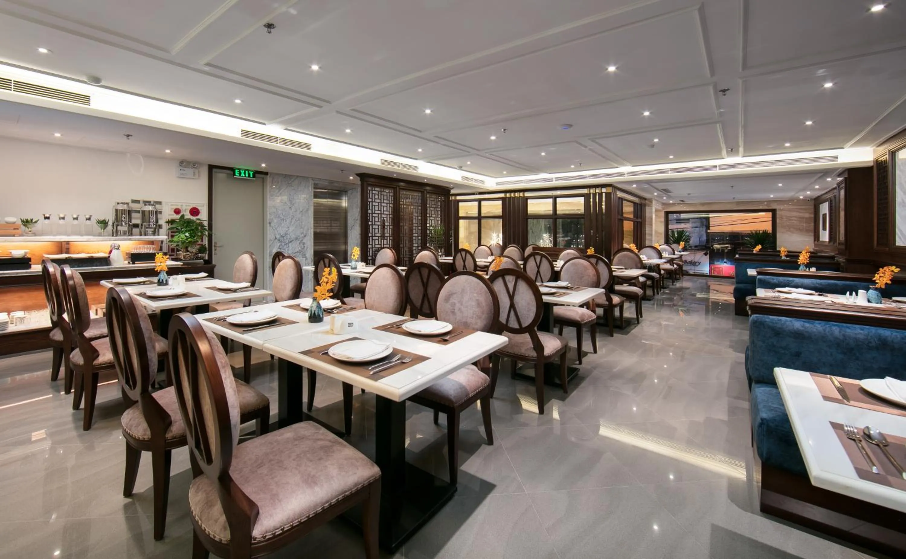 Restaurant/places to eat in The Q Hotel